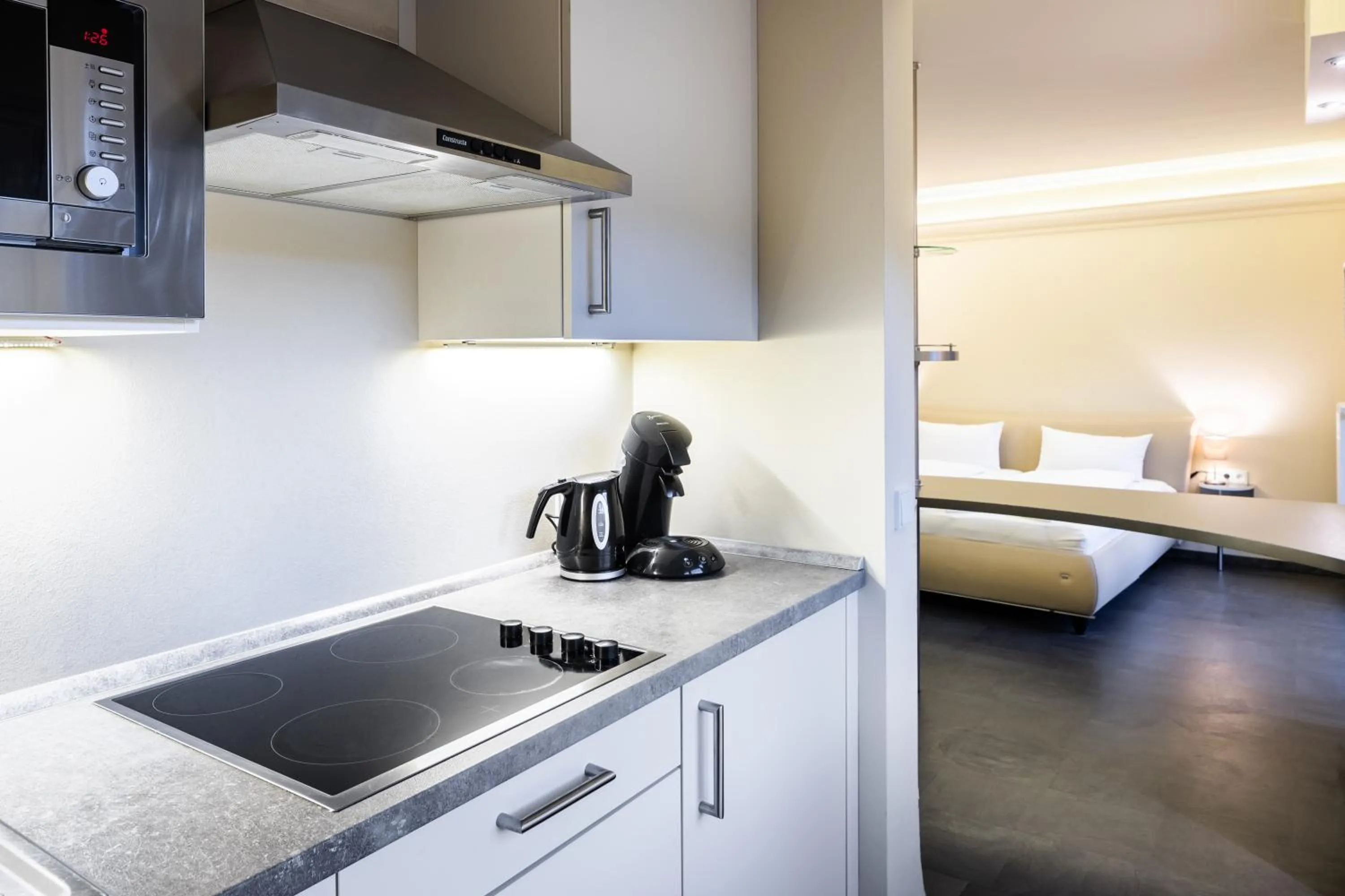 Kitchen or kitchenette, Bed in BoardingWorld Heidelberg