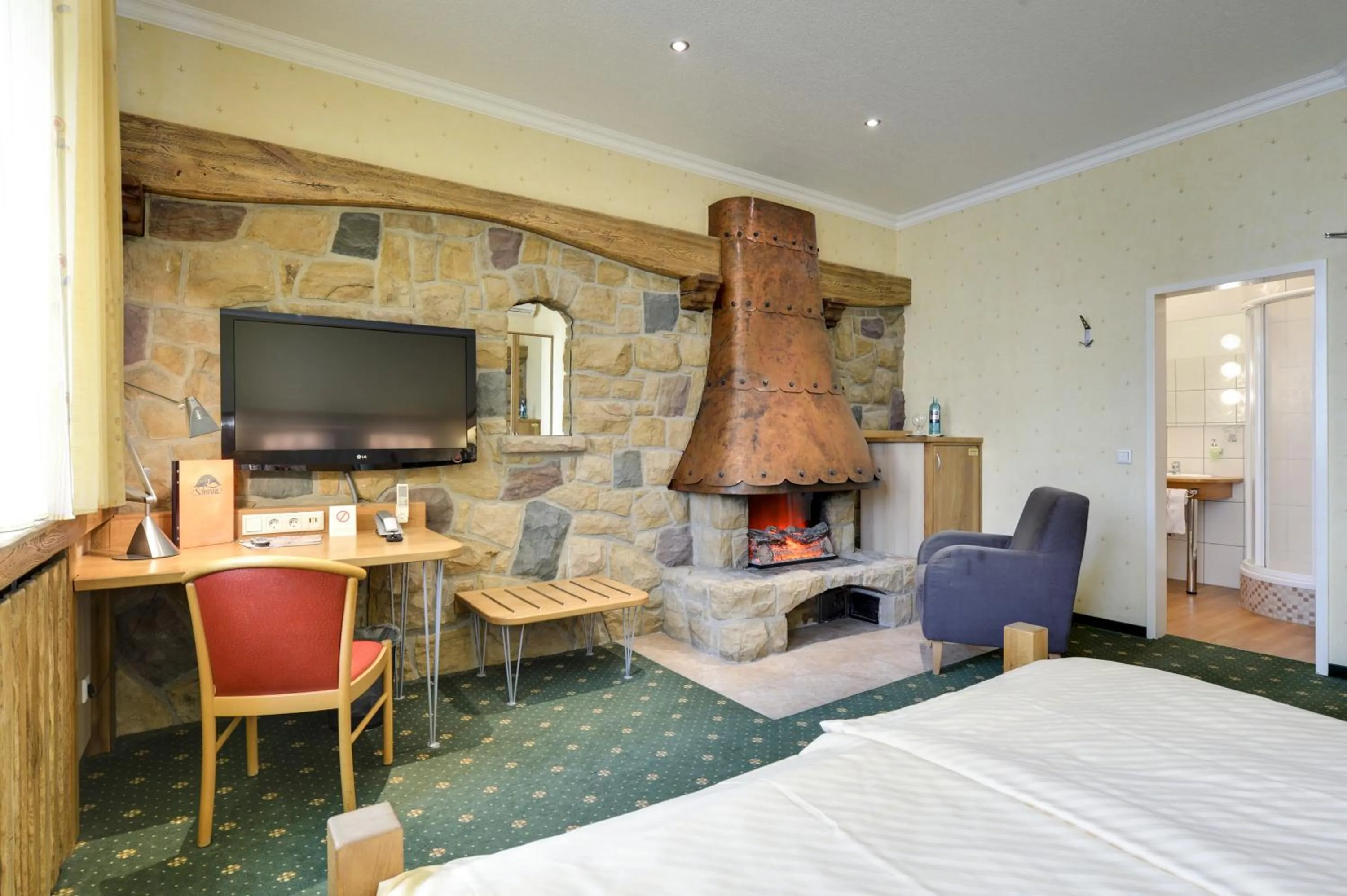 Bed in Ambient Hotel Zum Schwan