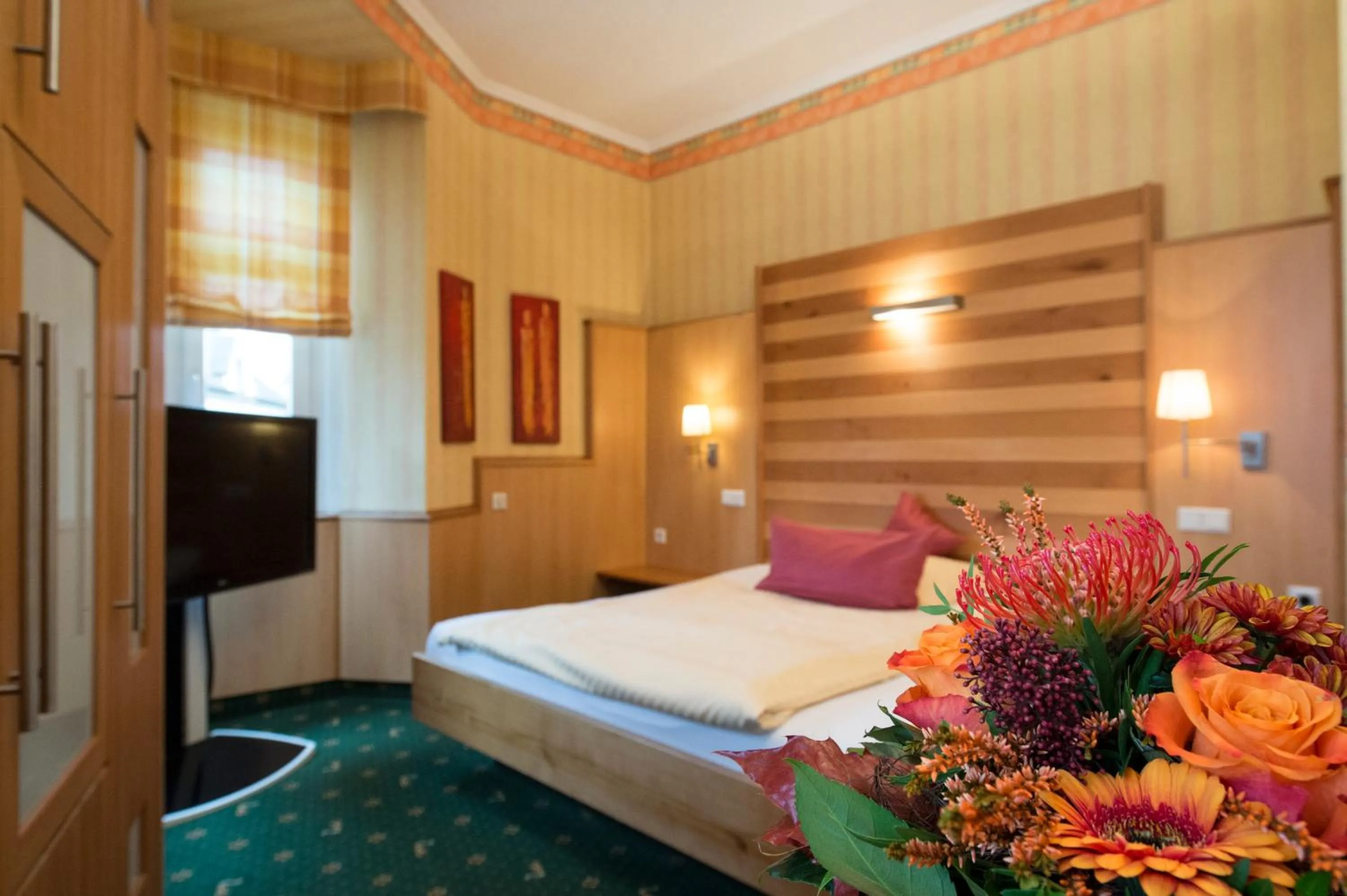 Bed in Ambient Hotel Zum Schwan