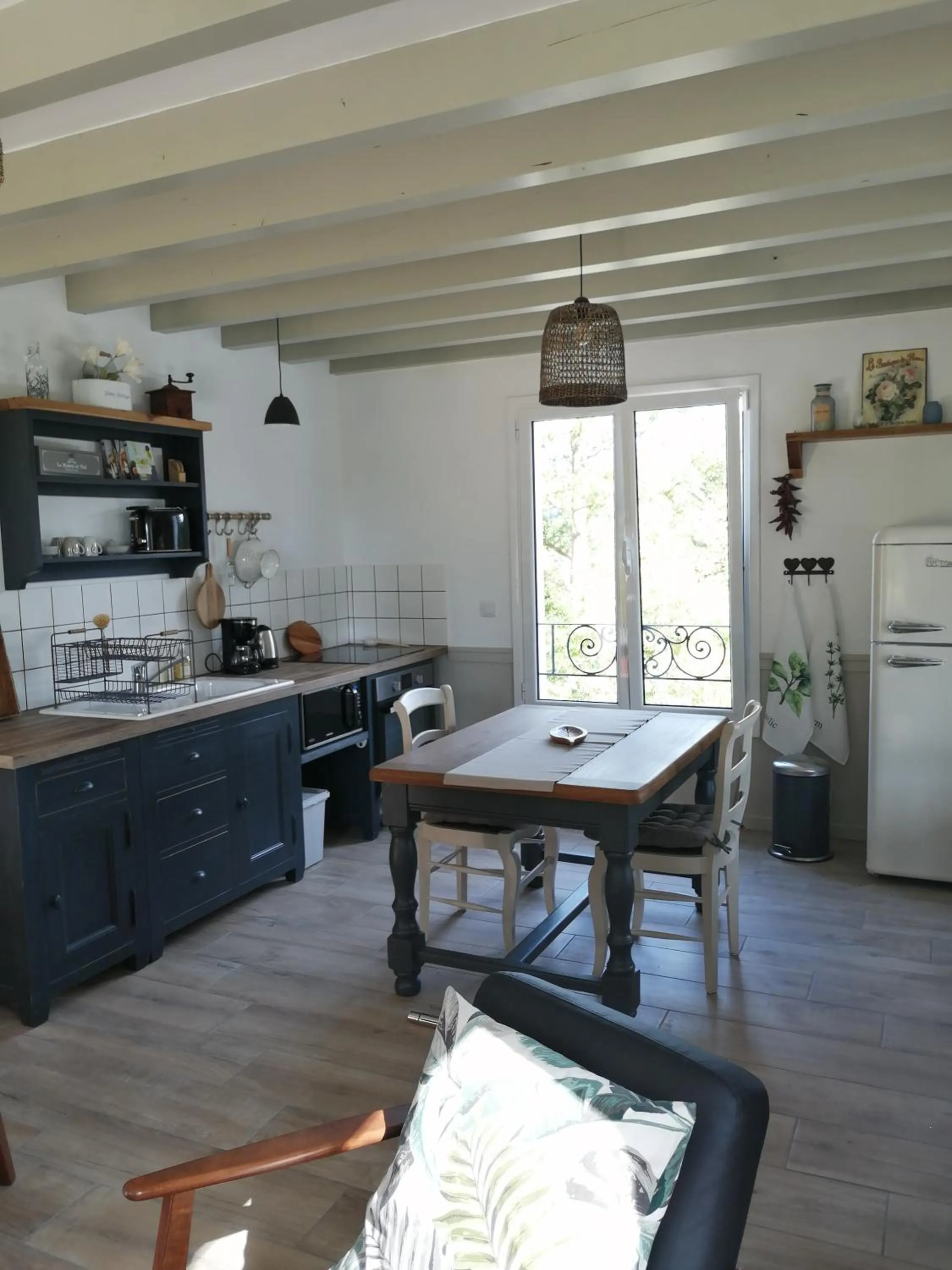 Kitchen or kitchenette in VILLA XARAN ERDIAN Gîte LA PETITE MAISON