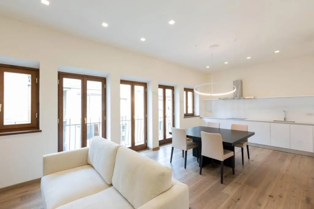 Communal lounge/ TV room in Ponte Vecchio Luxury Flat
