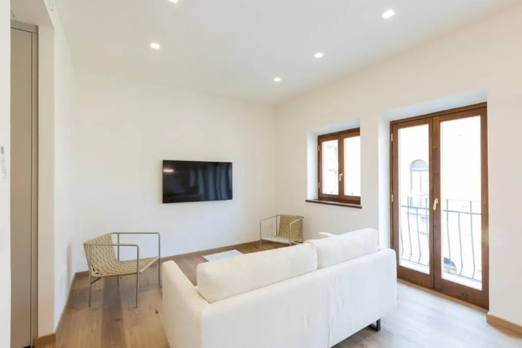 Communal lounge/ TV room in Ponte Vecchio Luxury Flat