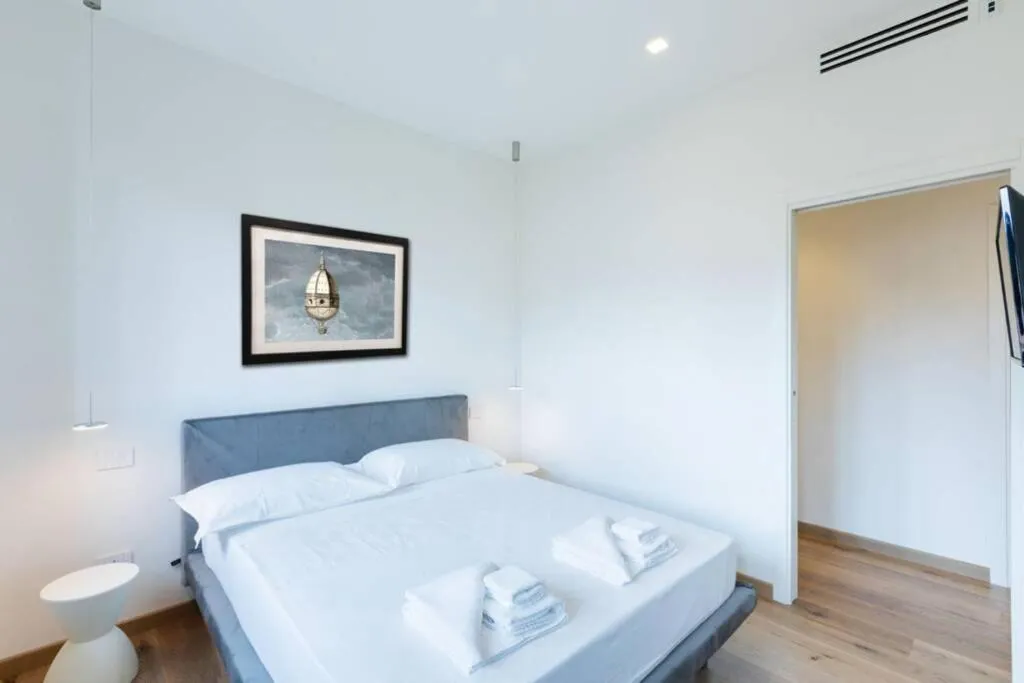 Bedroom, Bed in Ponte Vecchio Luxury Flat