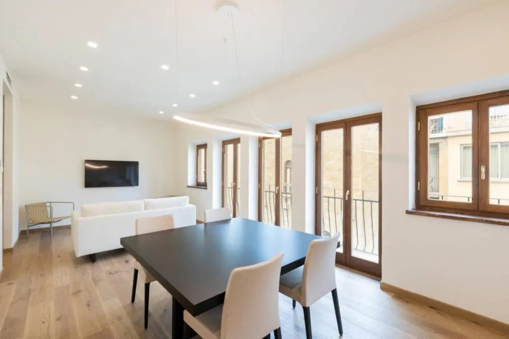 Communal lounge/ TV room in Ponte Vecchio Luxury Flat