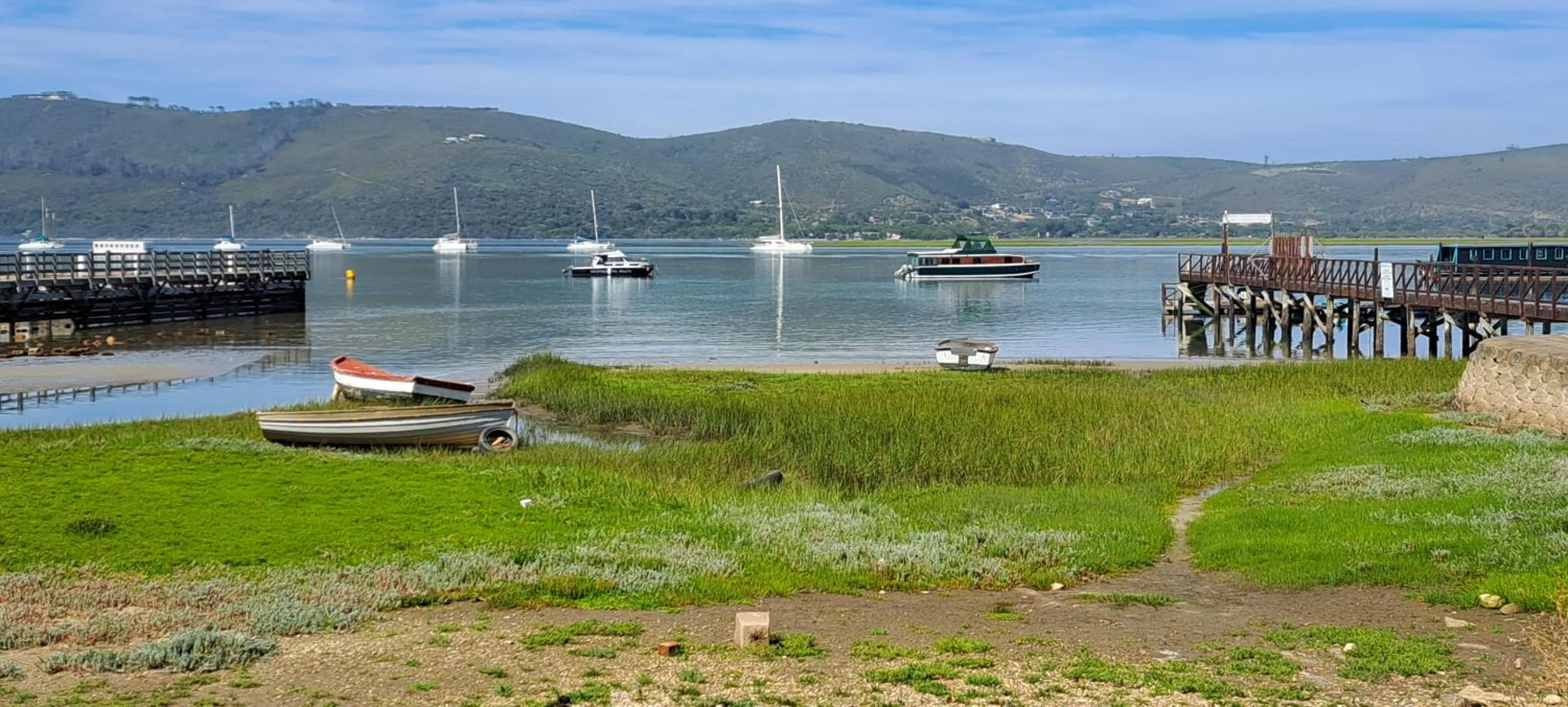 Lake view in Knysna Estate Lagoon - Garden Apartments- Secure Estate - off the grid