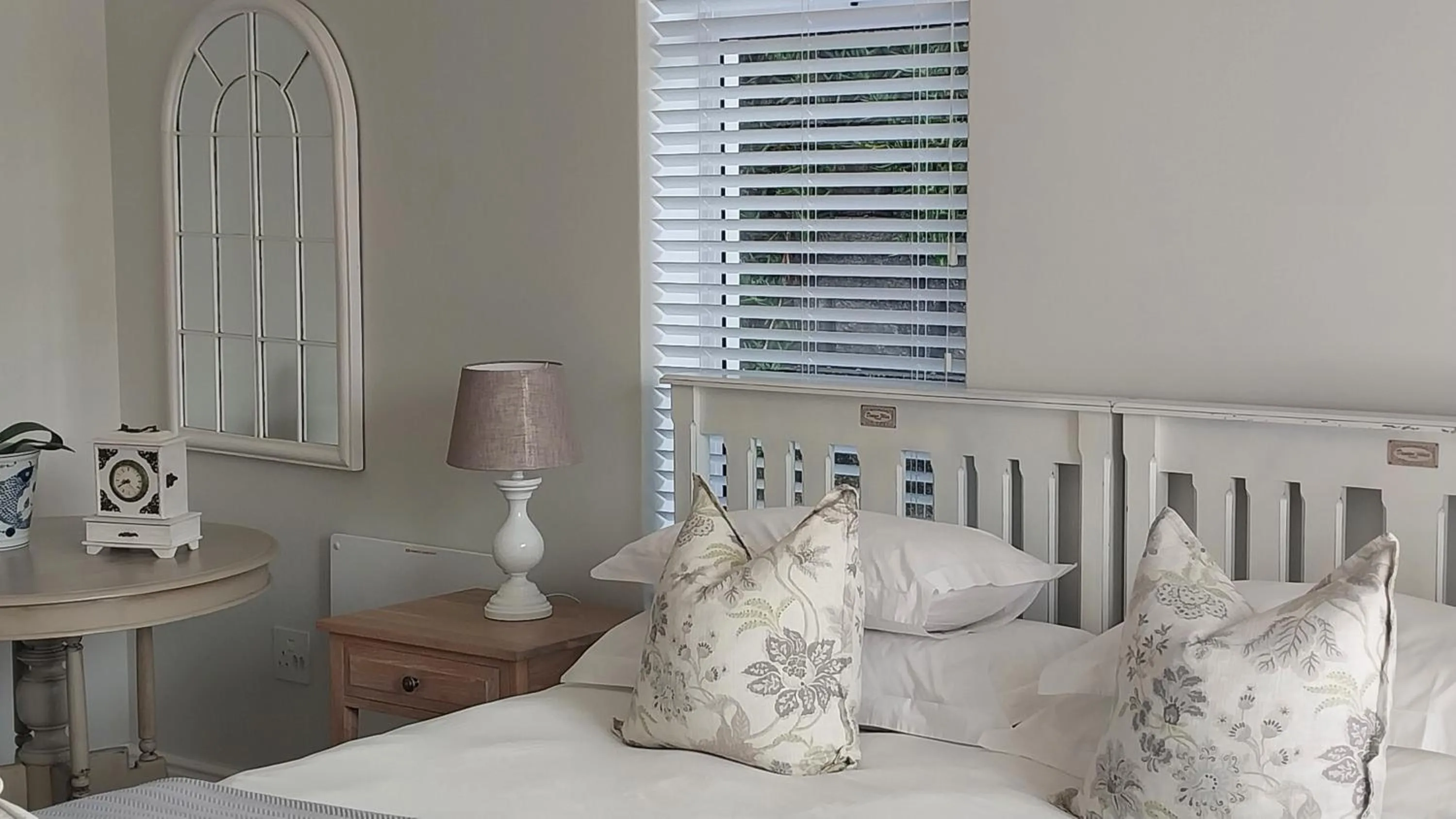 Photo of the whole room, Bed in Knysna Estate Lagoon - Garden Apartments- Secure Estate - off the grid