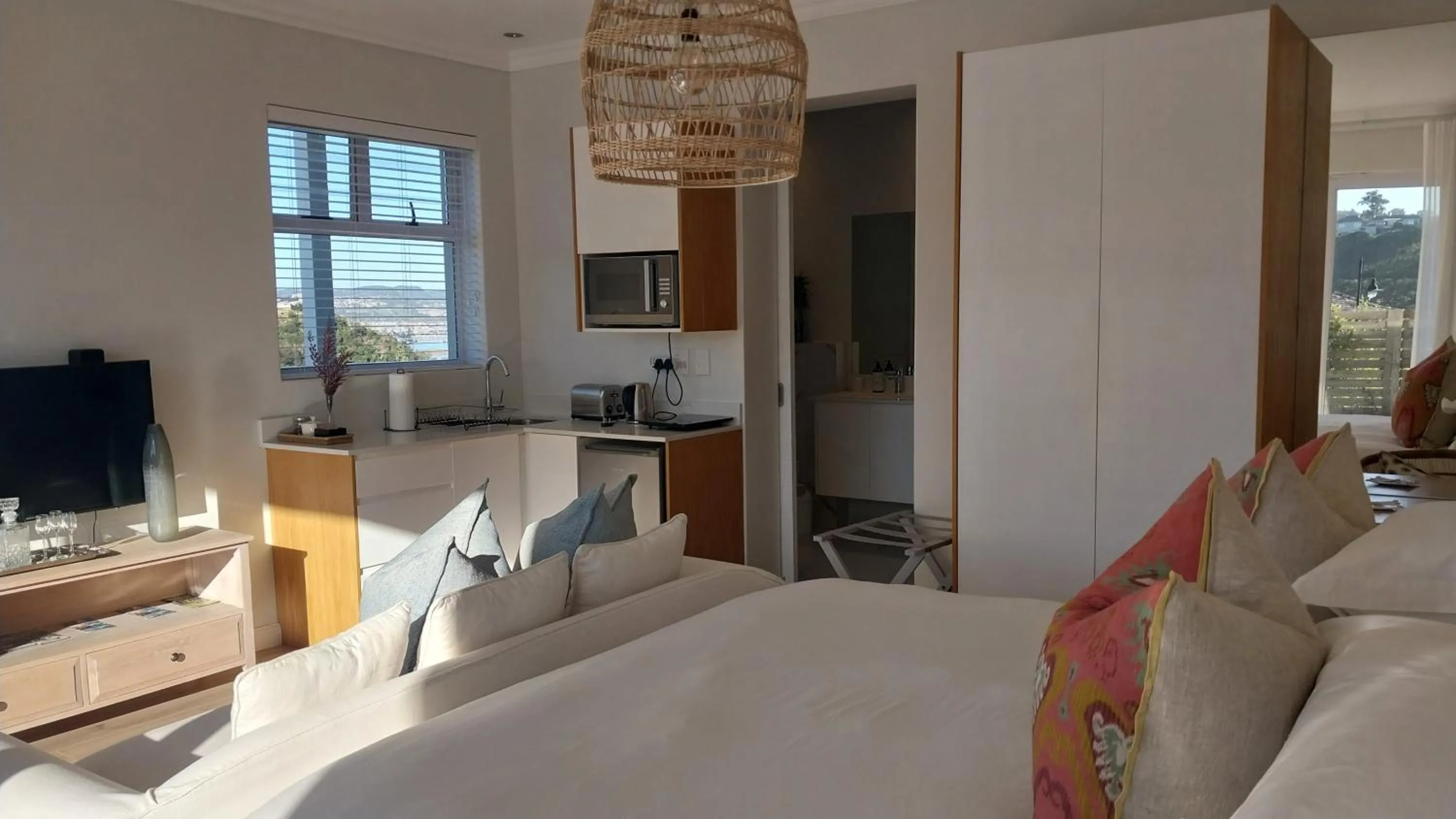 TV and multimedia in Knysna Estate Lagoon - Garden Apartments- Secure Estate - off the grid