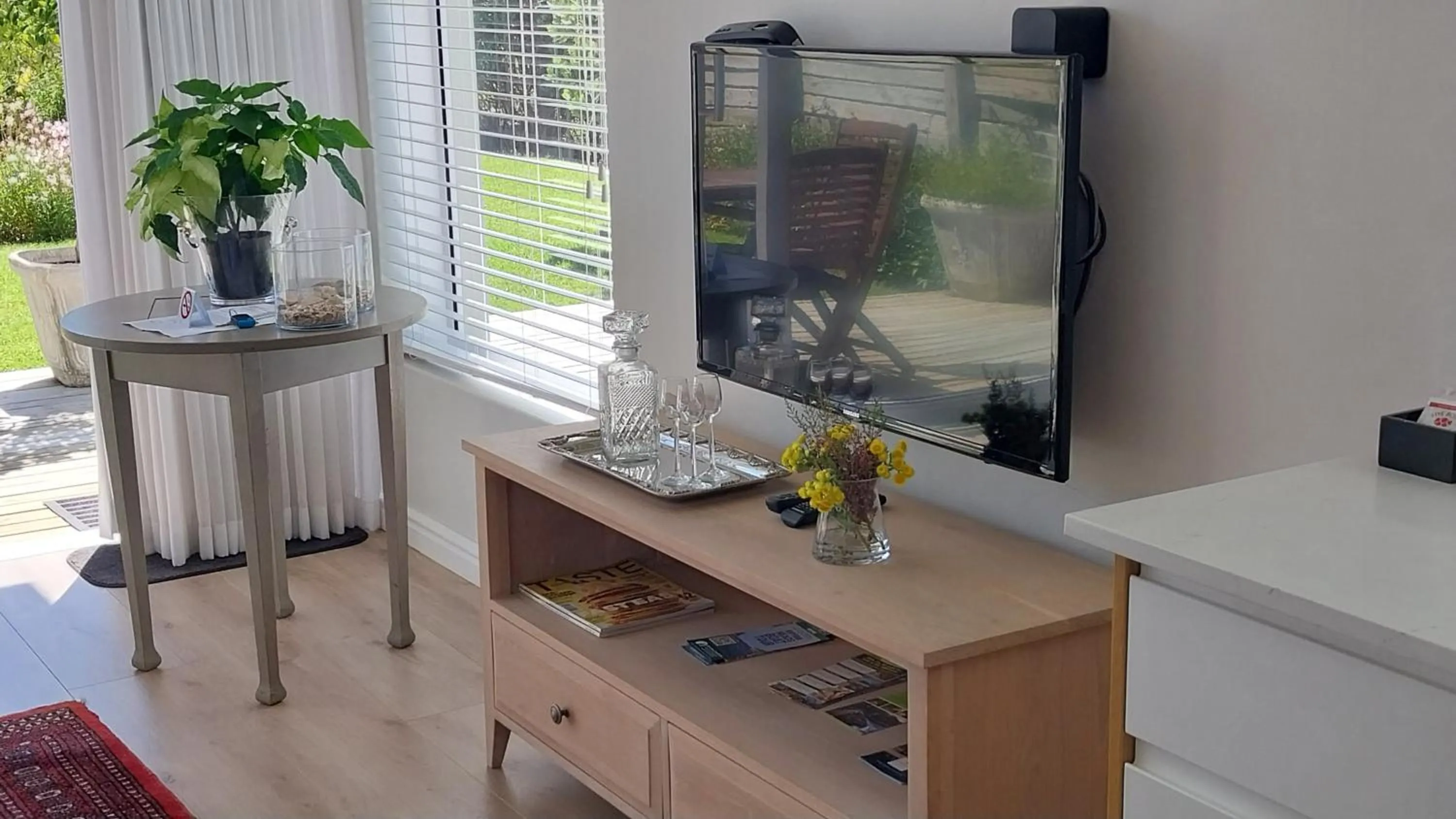 TV and multimedia in Knysna Estate Lagoon - Garden Apartments- Secure Estate - off the grid