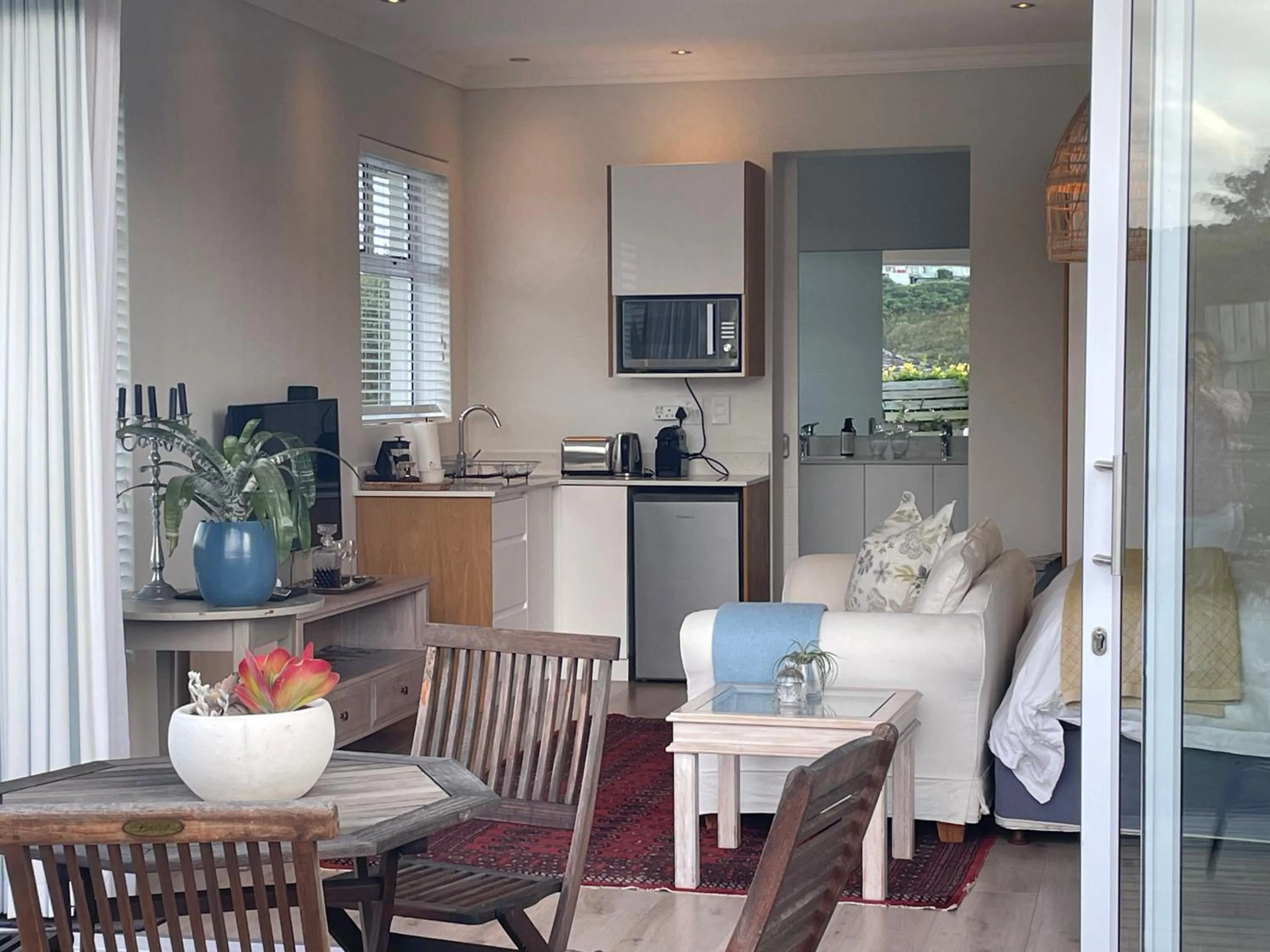 oven in Knysna Estate Lagoon - Garden Apartments- Secure Estate - off the grid