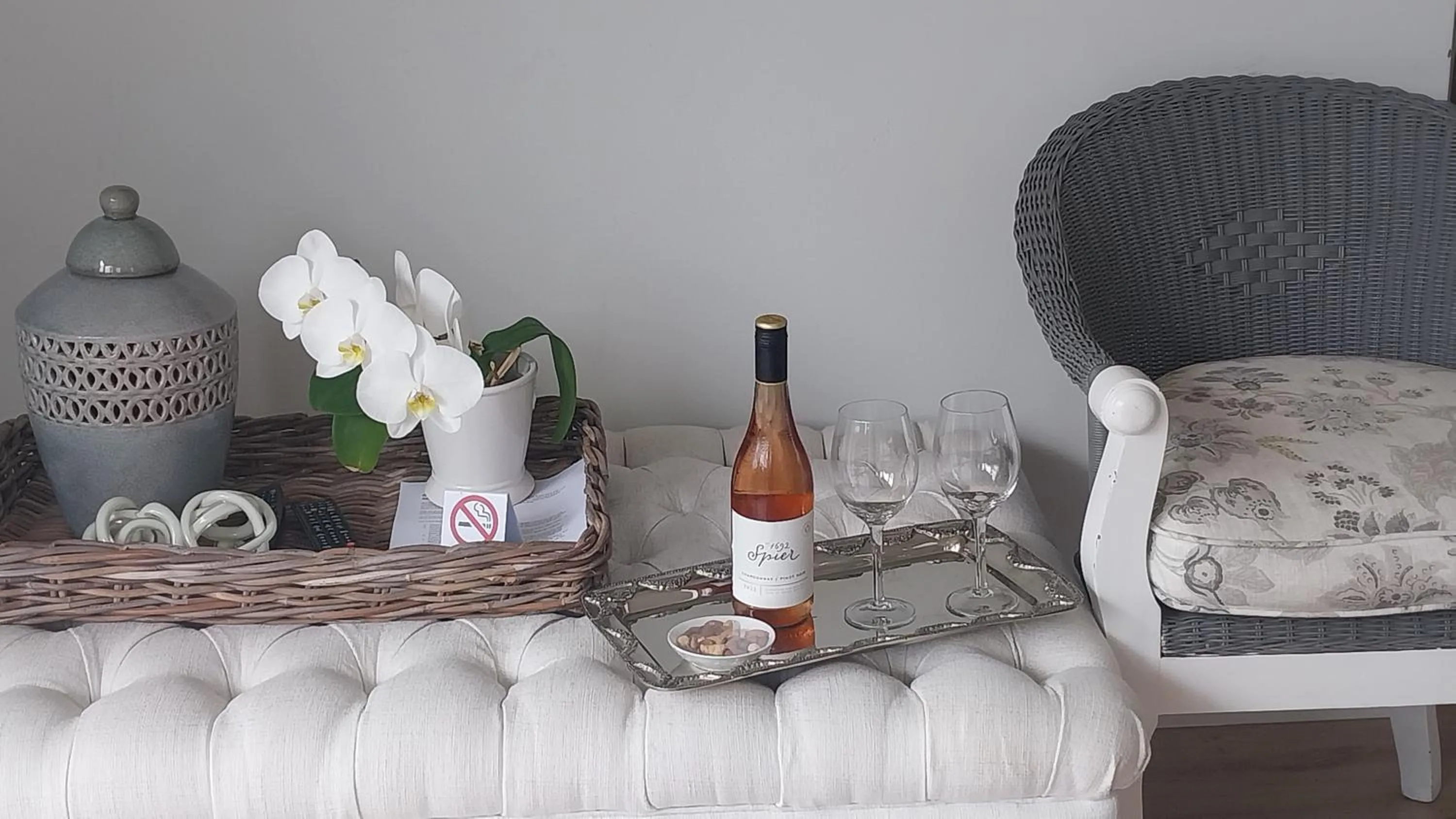 Drinks in Knysna Estate Lagoon - Garden Apartments- Secure Estate - off the grid