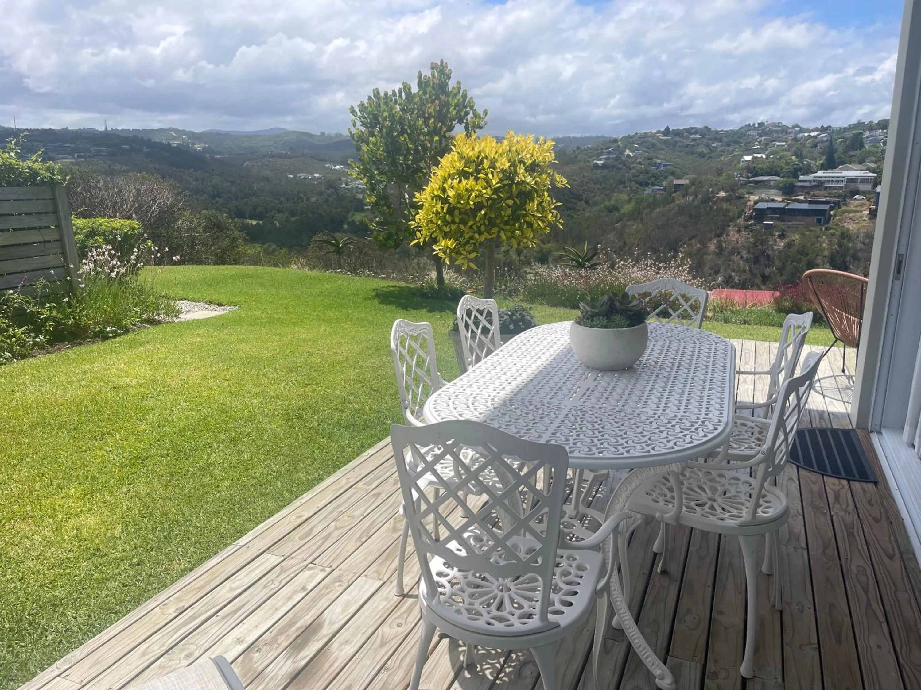 Knysna Estate Lagoon - Garden Apartments- Secure Estate - off the grid