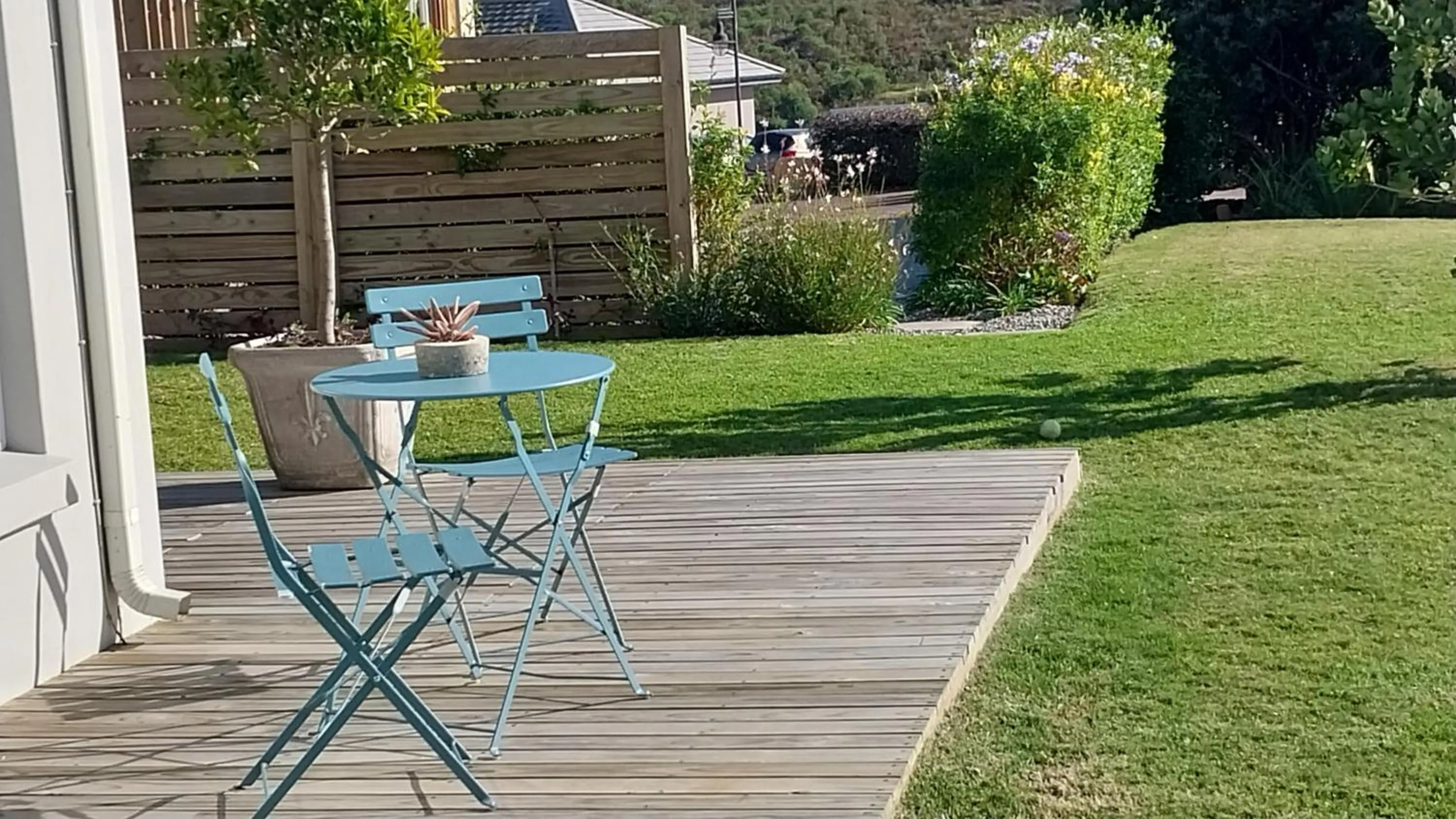 Patio in Knysna Estate Lagoon - Garden Apartments- Secure Estate - off the grid