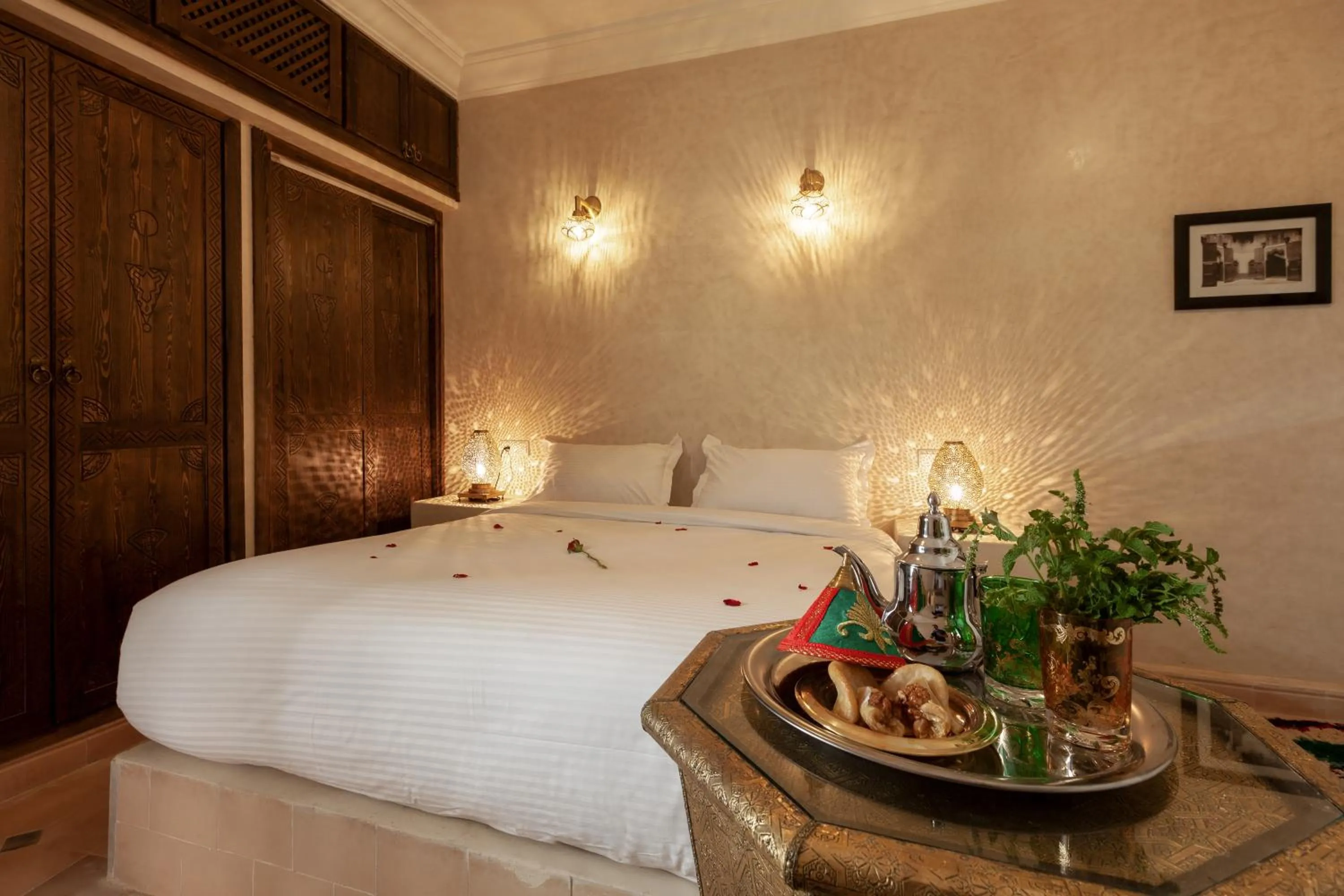 Photo of the whole room, Bed in Riad Salman