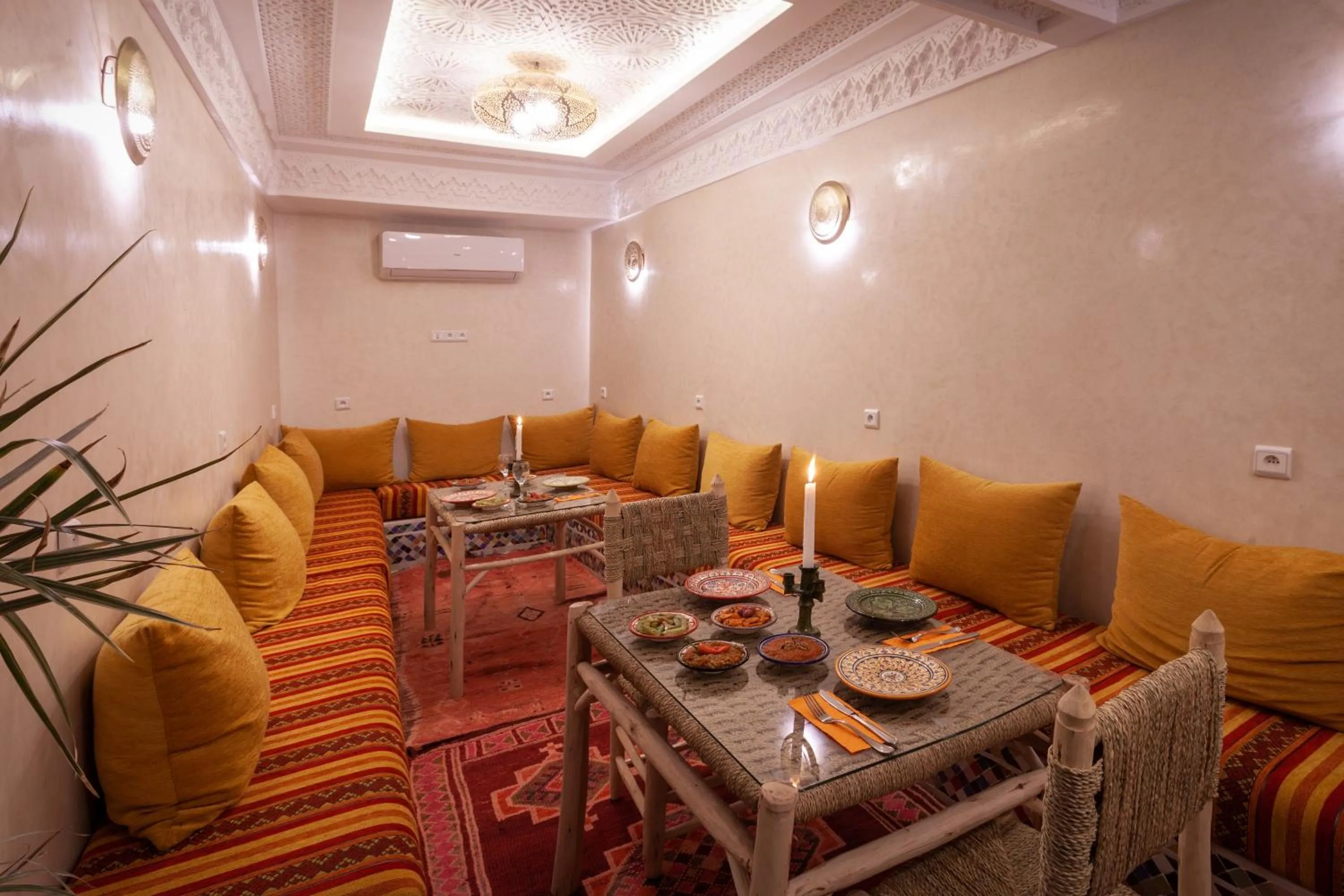 Restaurant/places to eat in Riad Salman