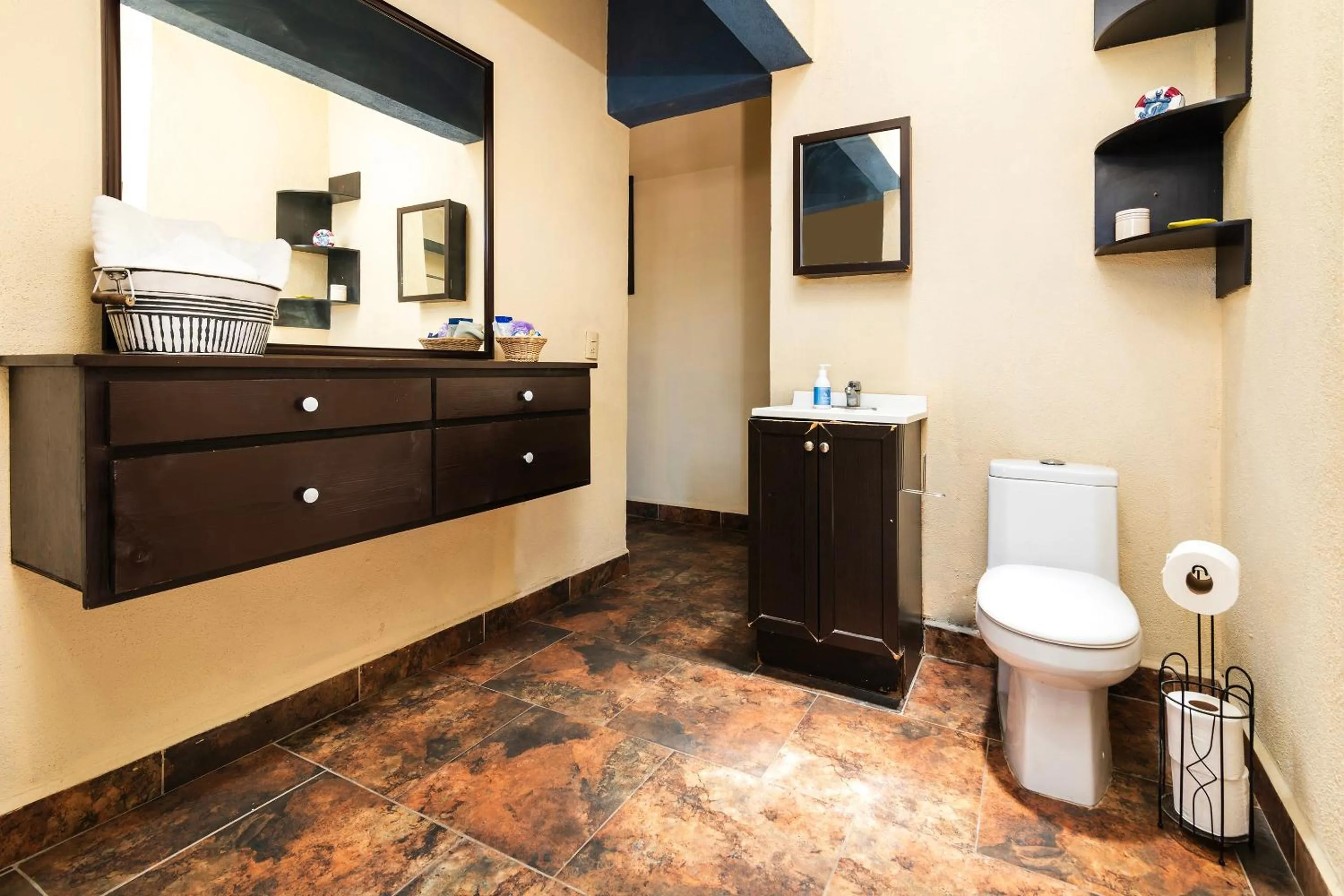 Bathroom in Capital O Posada Del Pescador, Los Cabos