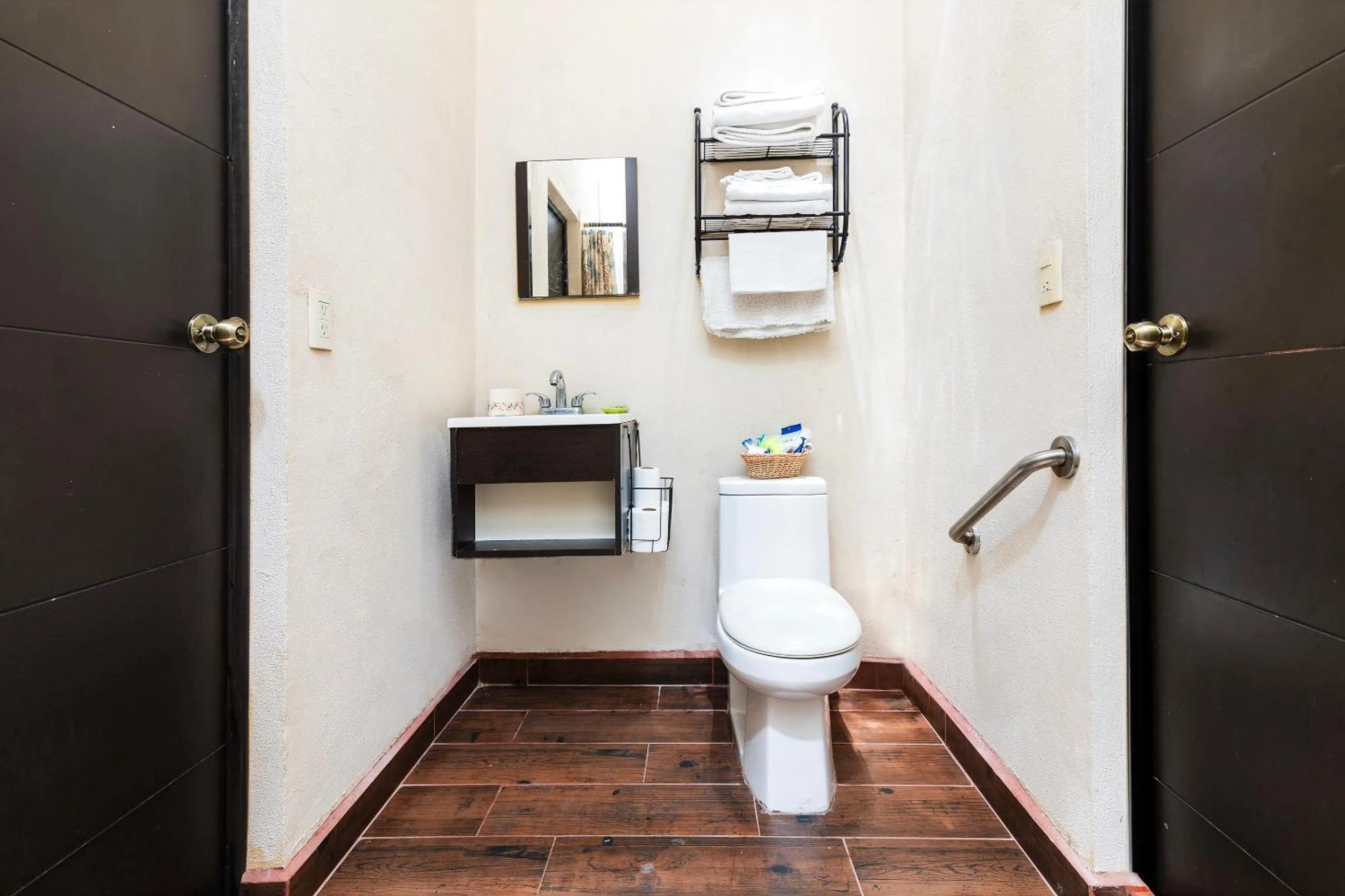 Bathroom in Capital O Posada Del Pescador, Los Cabos