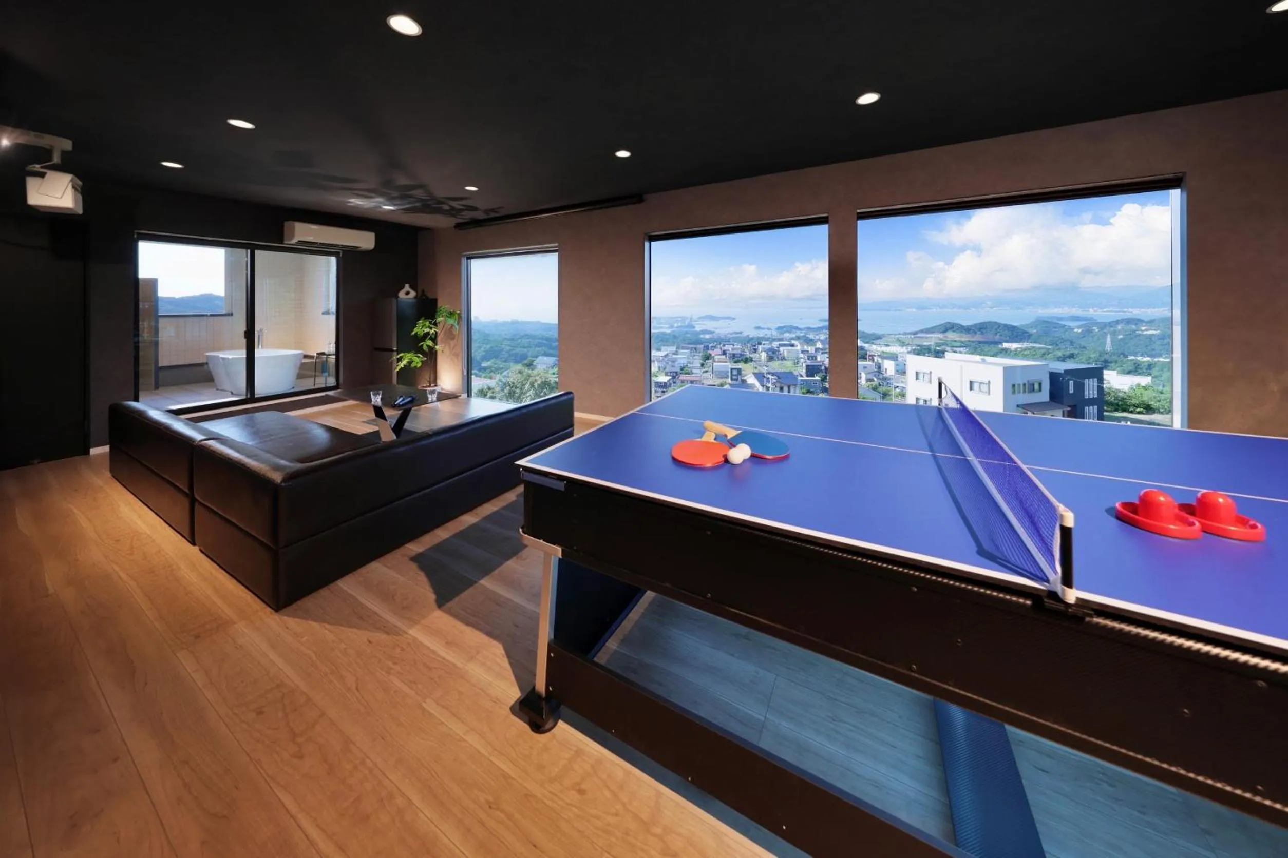 Table tennis in Crystal Besso Shirahama