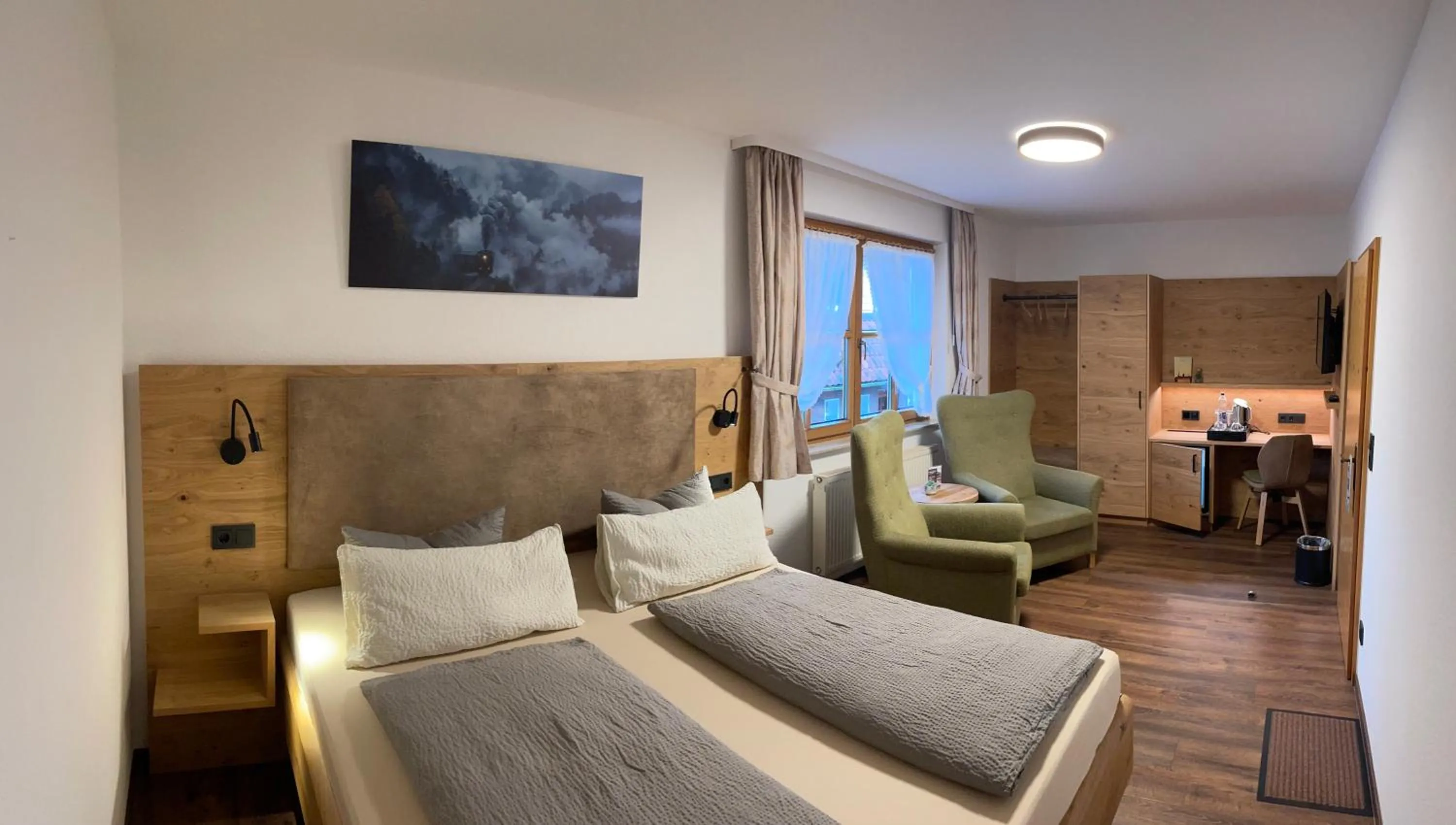 Photo of the whole room, Bed in Hotel und Berggasthof Zum Sonnenhof