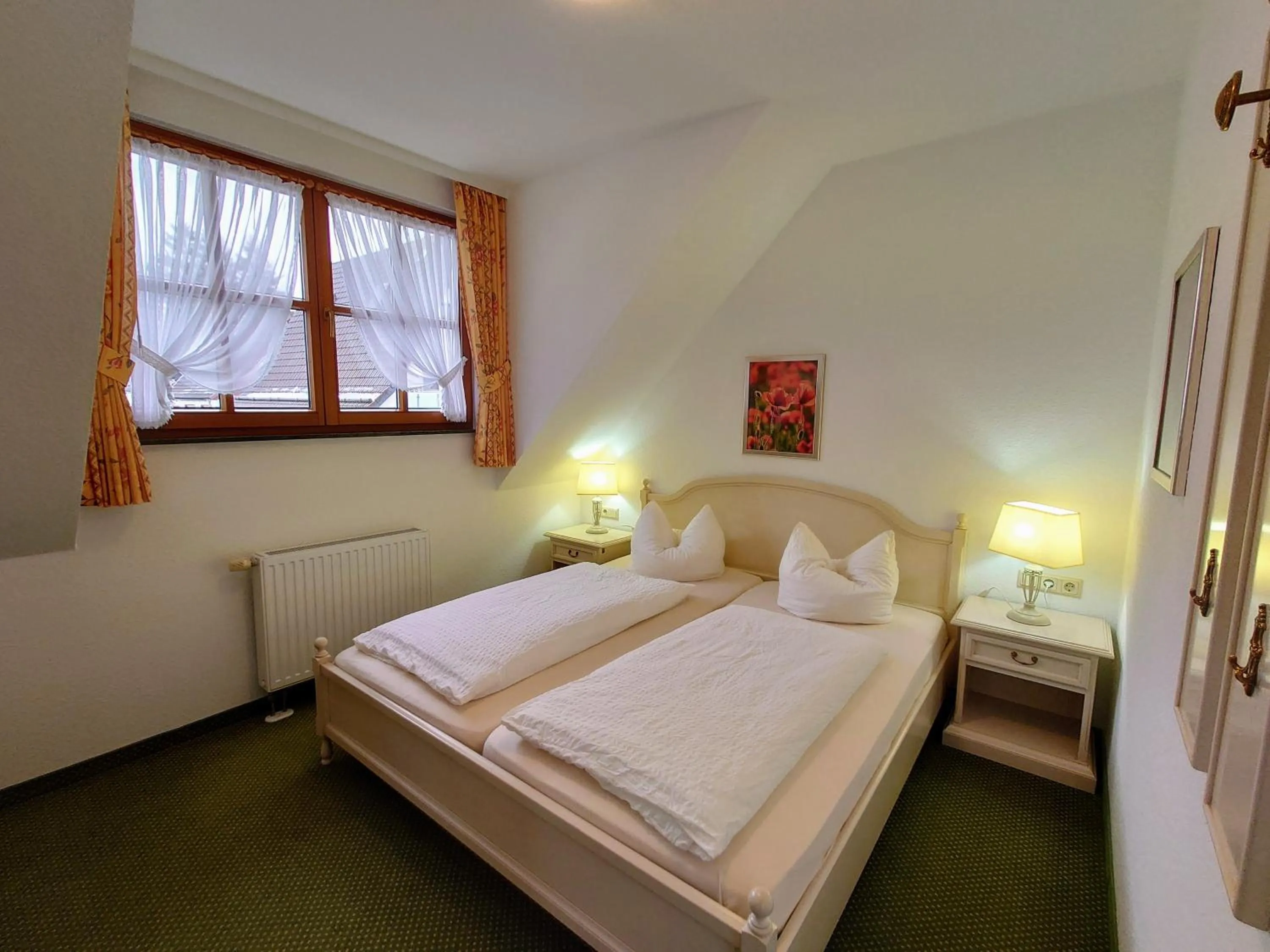 Bed in Hotel und Berggasthof Zum Sonnenhof