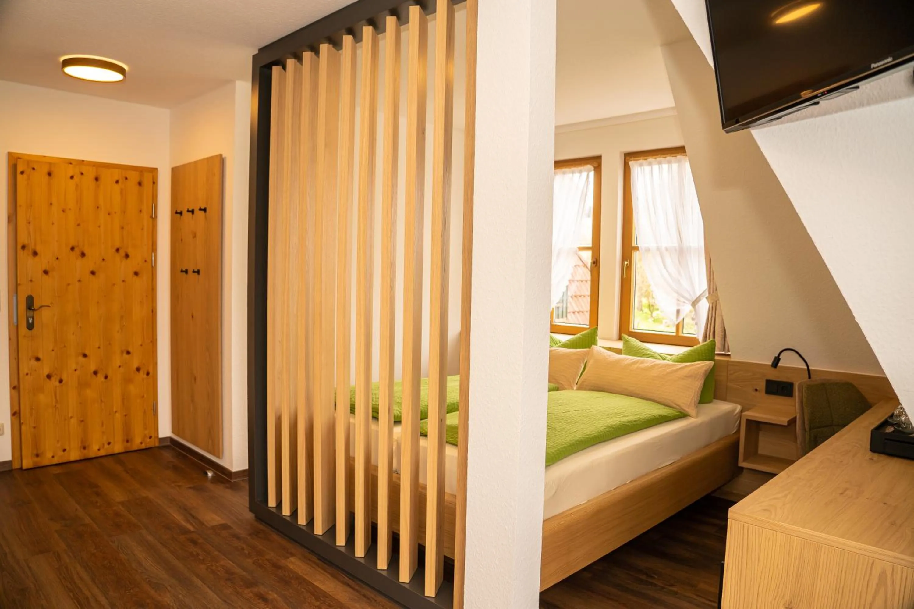 Living room, Bed in Hotel und Berggasthof Zum Sonnenhof