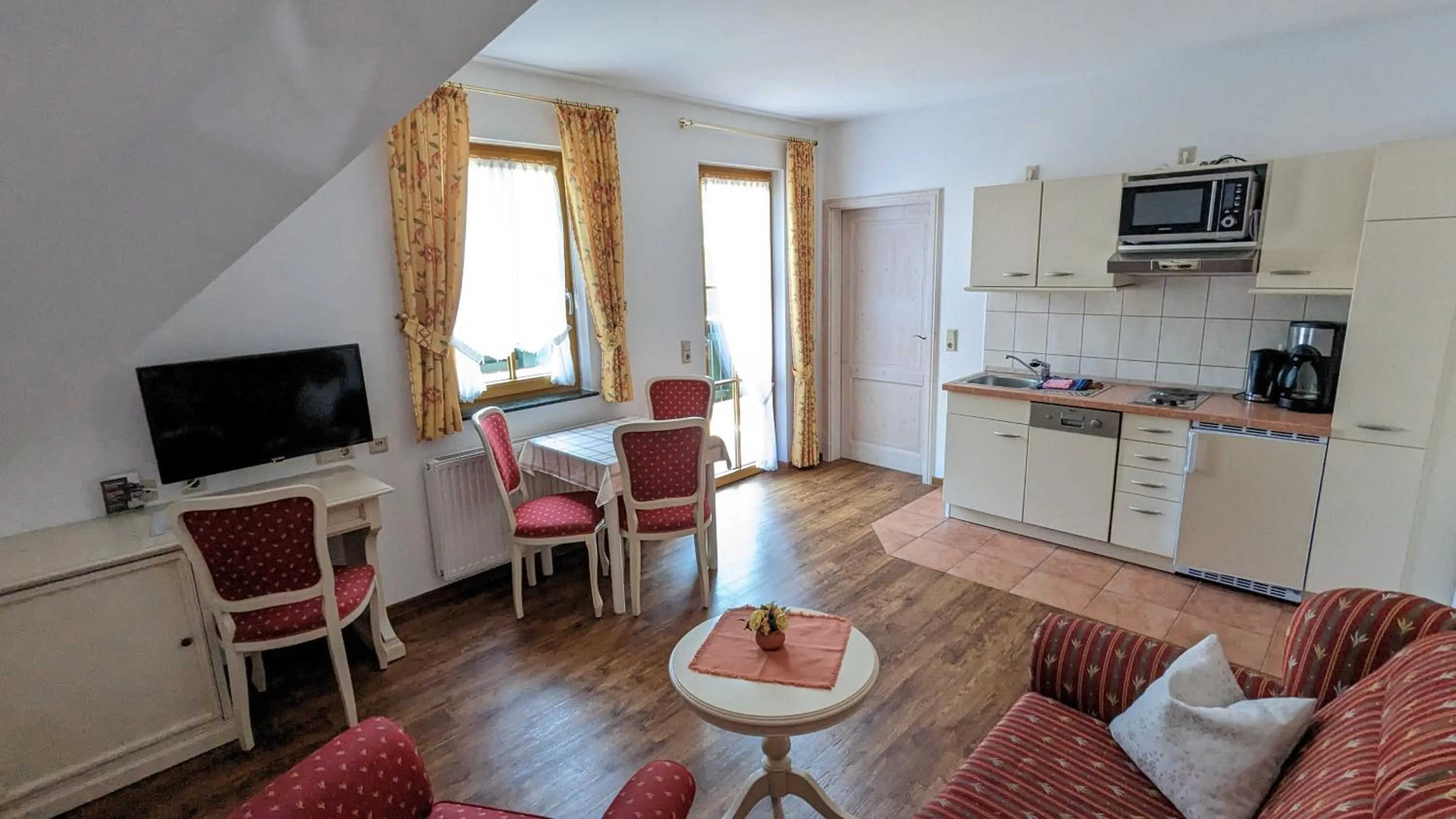 Kitchen or kitchenette in Hotel und Berggasthof Zum Sonnenhof