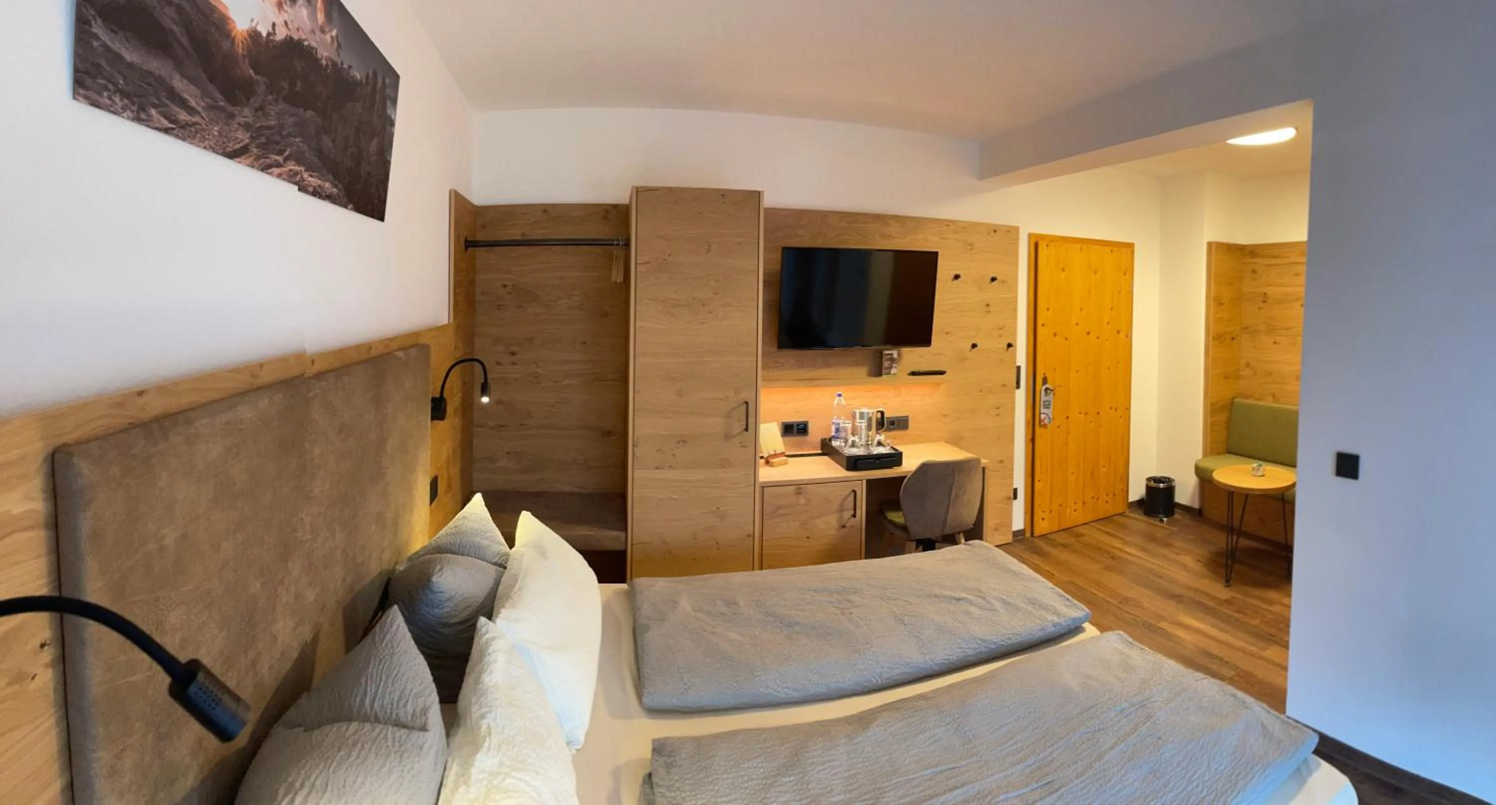 Photo of the whole room, Bed in Hotel und Berggasthof Zum Sonnenhof