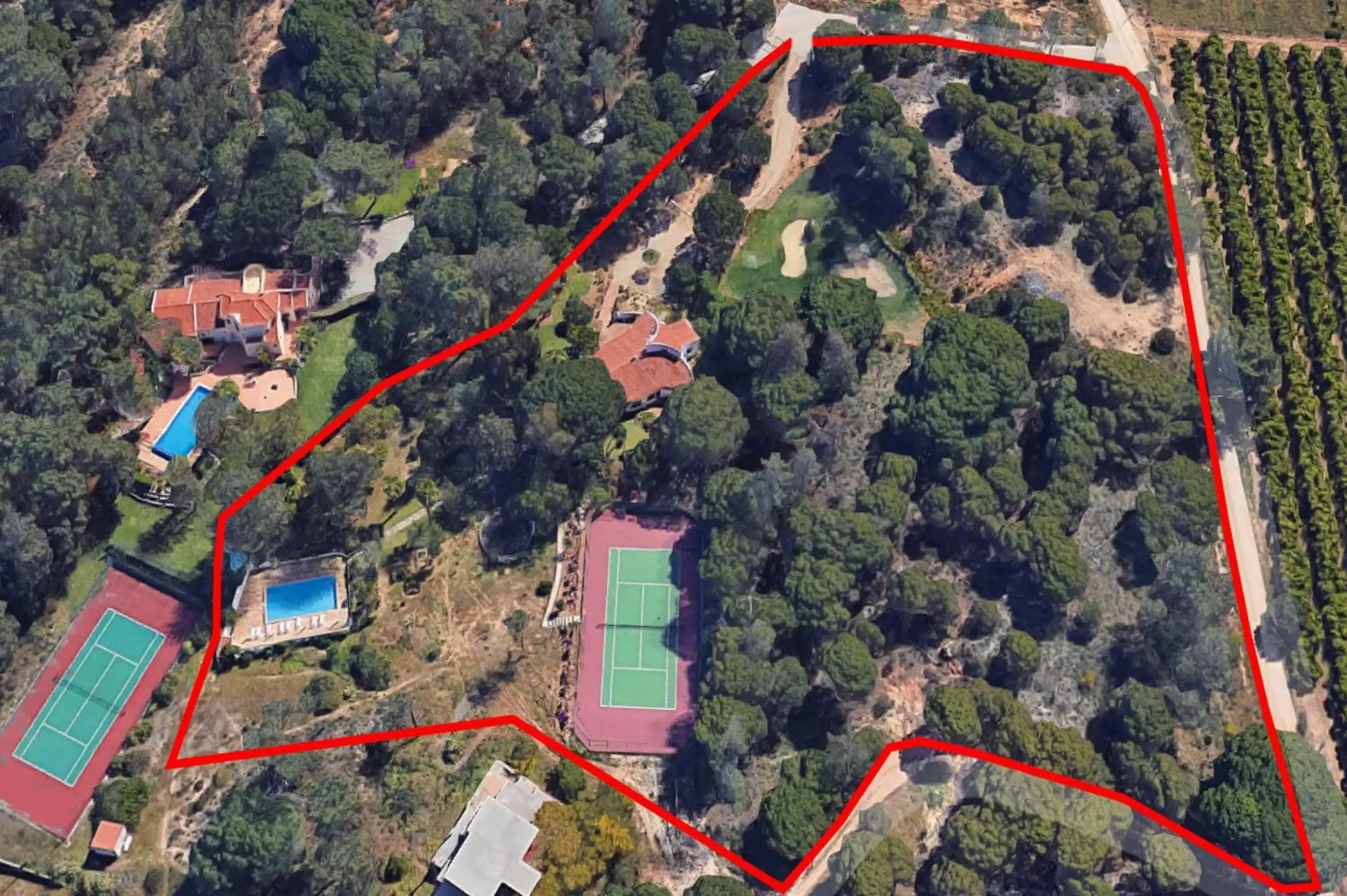 Fantastic outdoor area, private pool, Tennis Court Golf Practice Facility Fantastic outdoor area, private pool, Tennis Court Golf Practice Facility