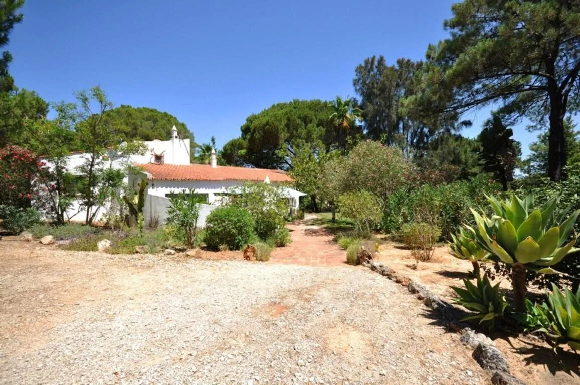 Summer in Fantastic outdoor area, private pool, Tennis Court Golf Practice Facility