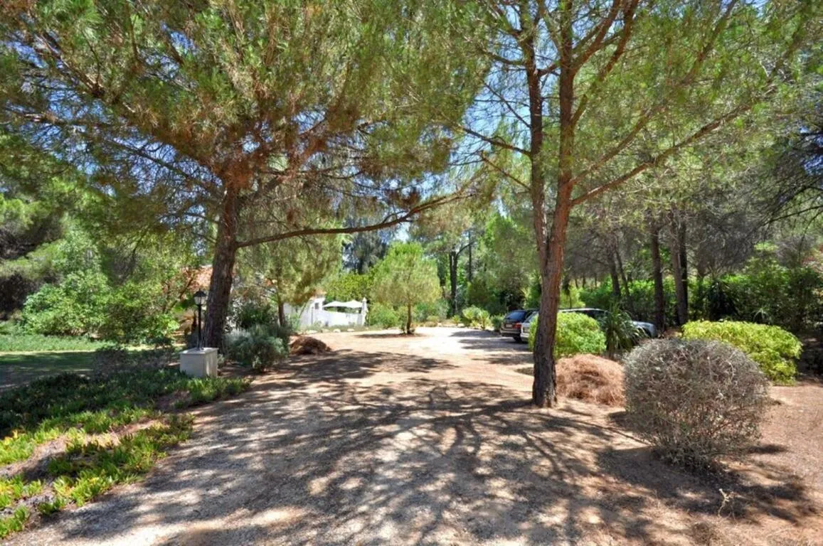 Fantastic outdoor area, private pool, Tennis Court Golf Practice Facility