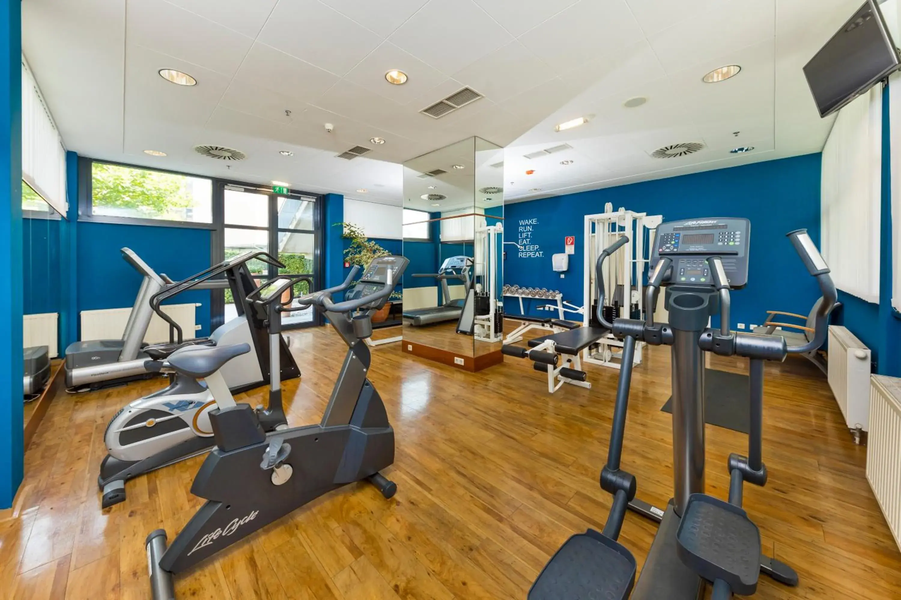 Fitness centre/facilities in Hotel Ramada by Wyndham Graz Fitness centre/facilities in Hotel Ramada by Wyndham Graz
