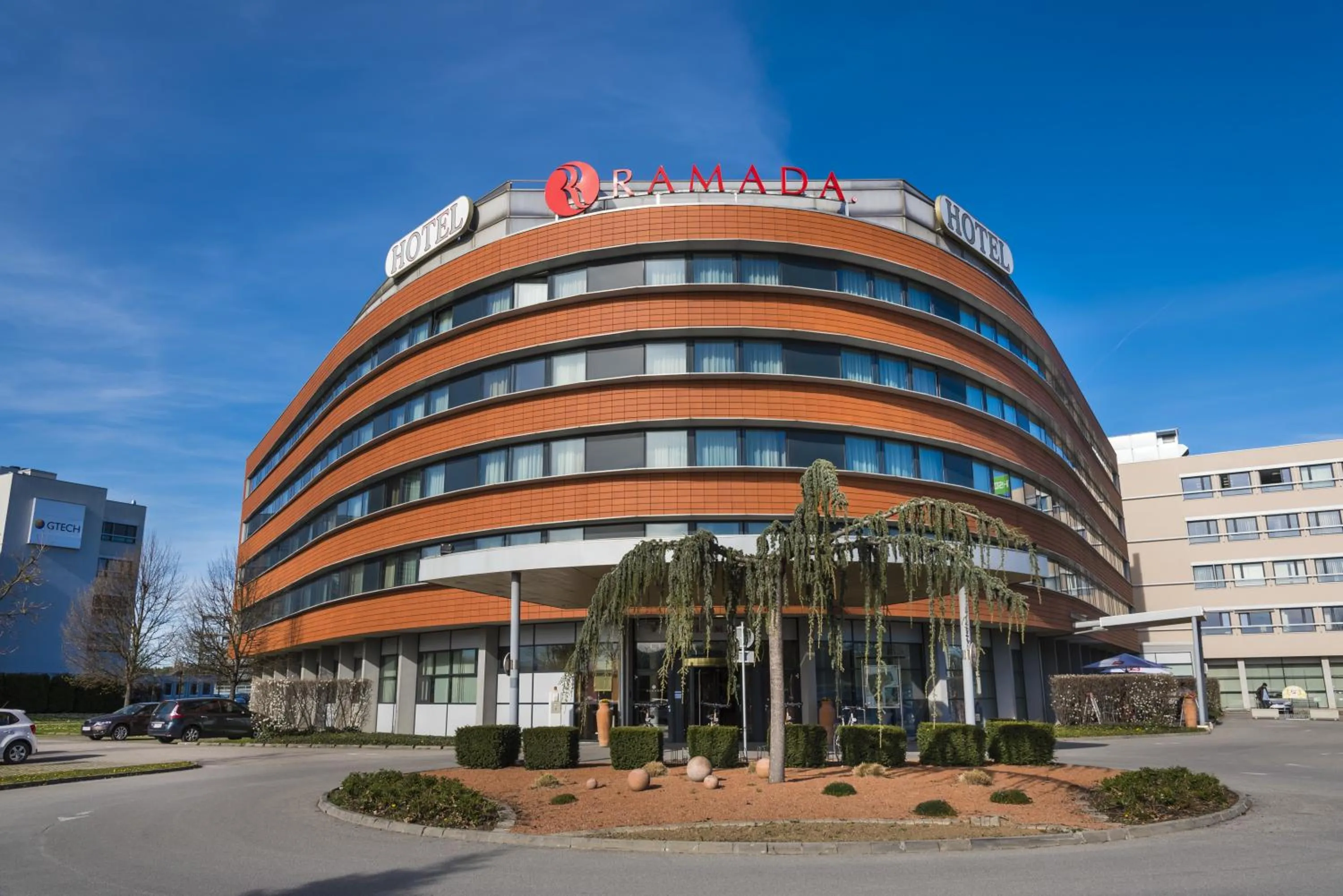 Facade/entrance in Hotel Ramada by Wyndham Graz