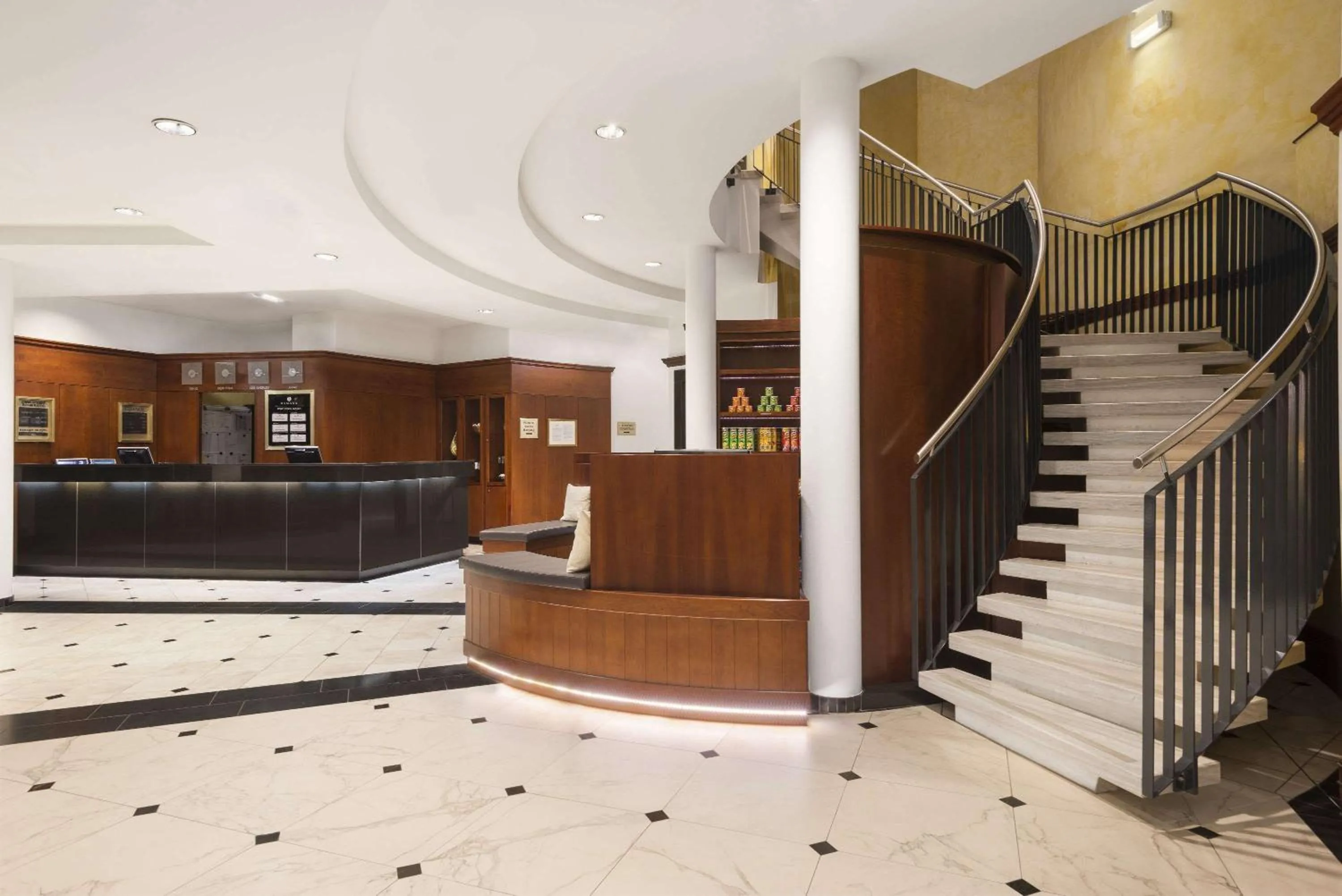 Lobby or reception in Hotel Ramada by Wyndham Graz