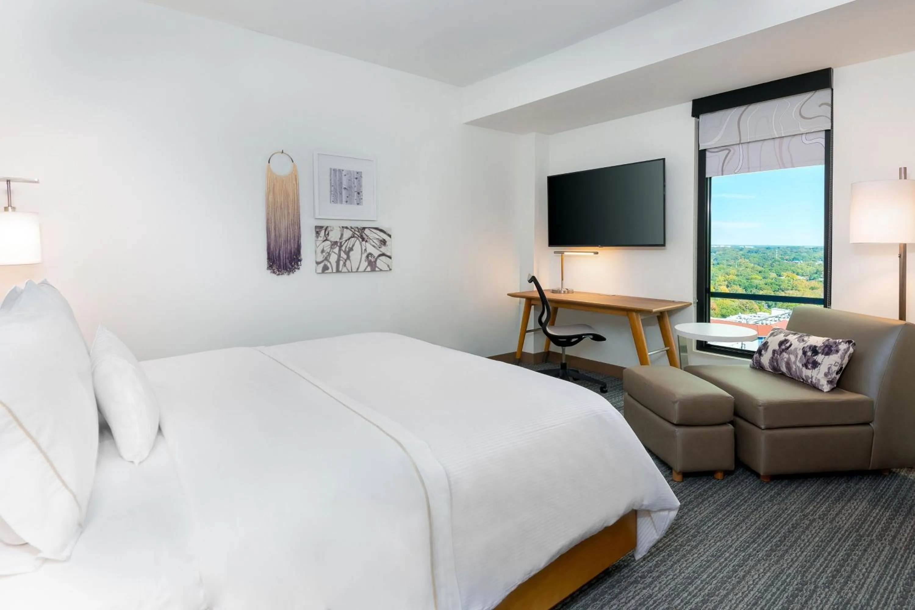 Bedroom, Bed in Element Atlanta Midtown