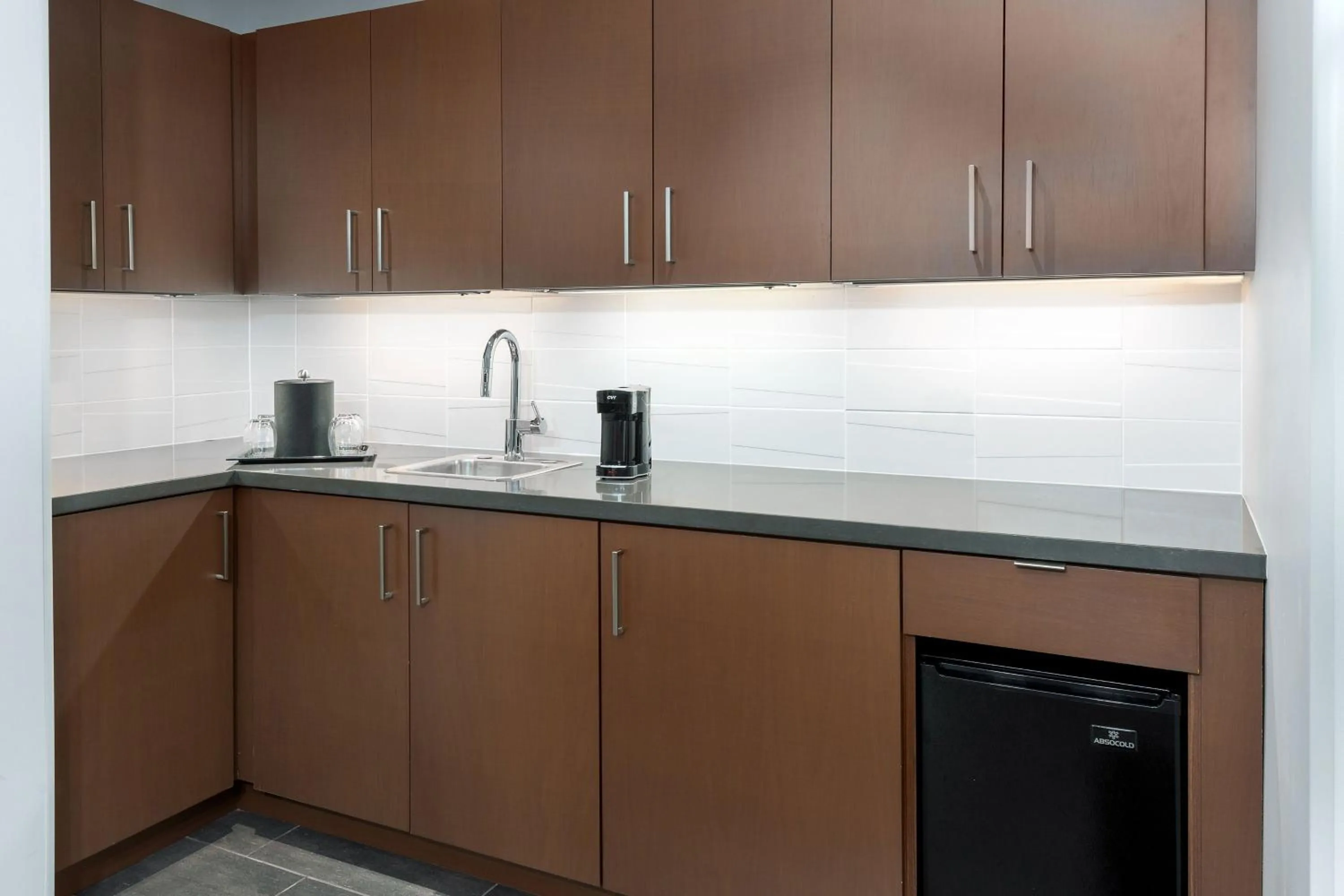 Kitchen or kitchenette in Courtyard by Marriott Atlanta Midtown