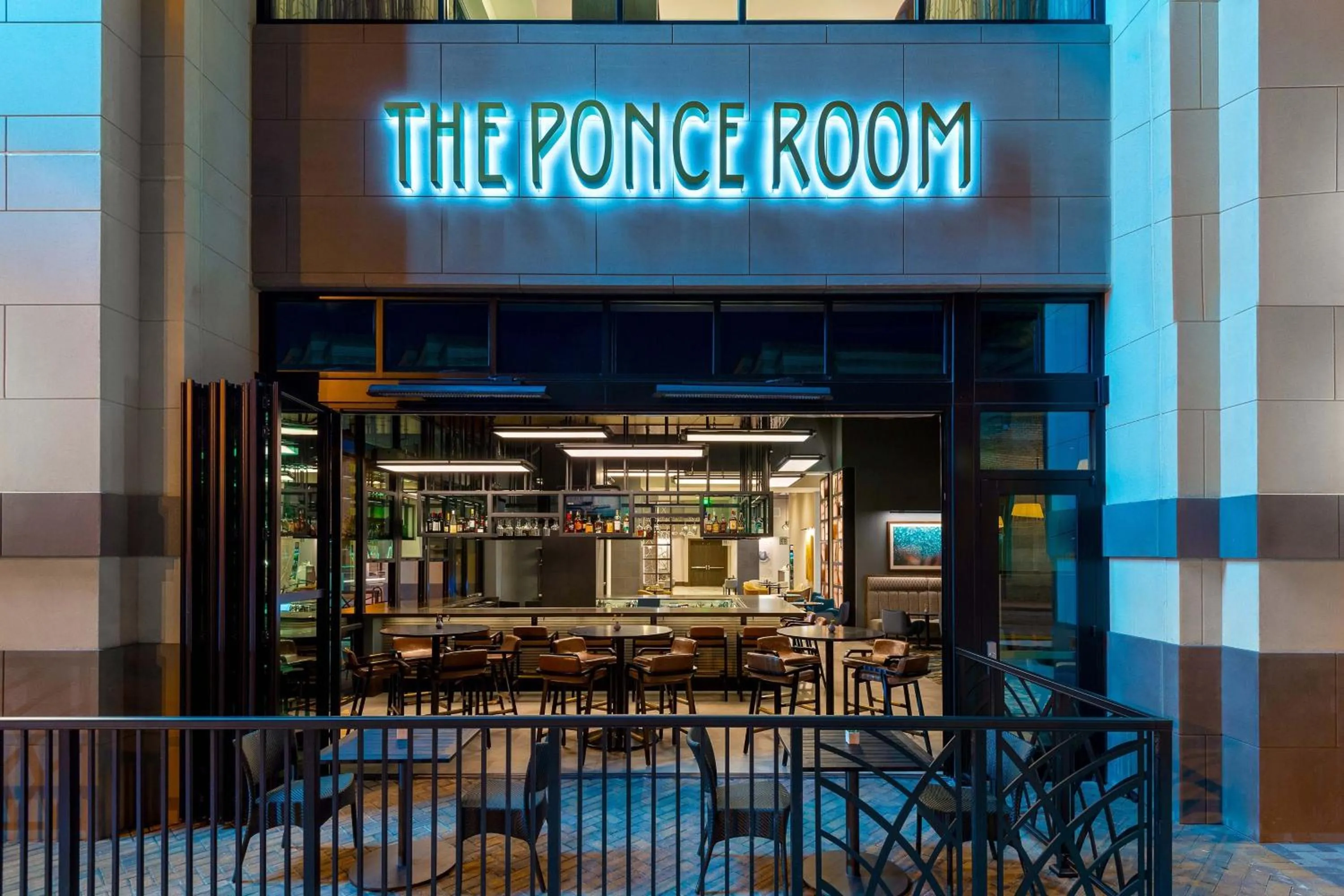 Lounge or bar in Courtyard by Marriott Atlanta Midtown