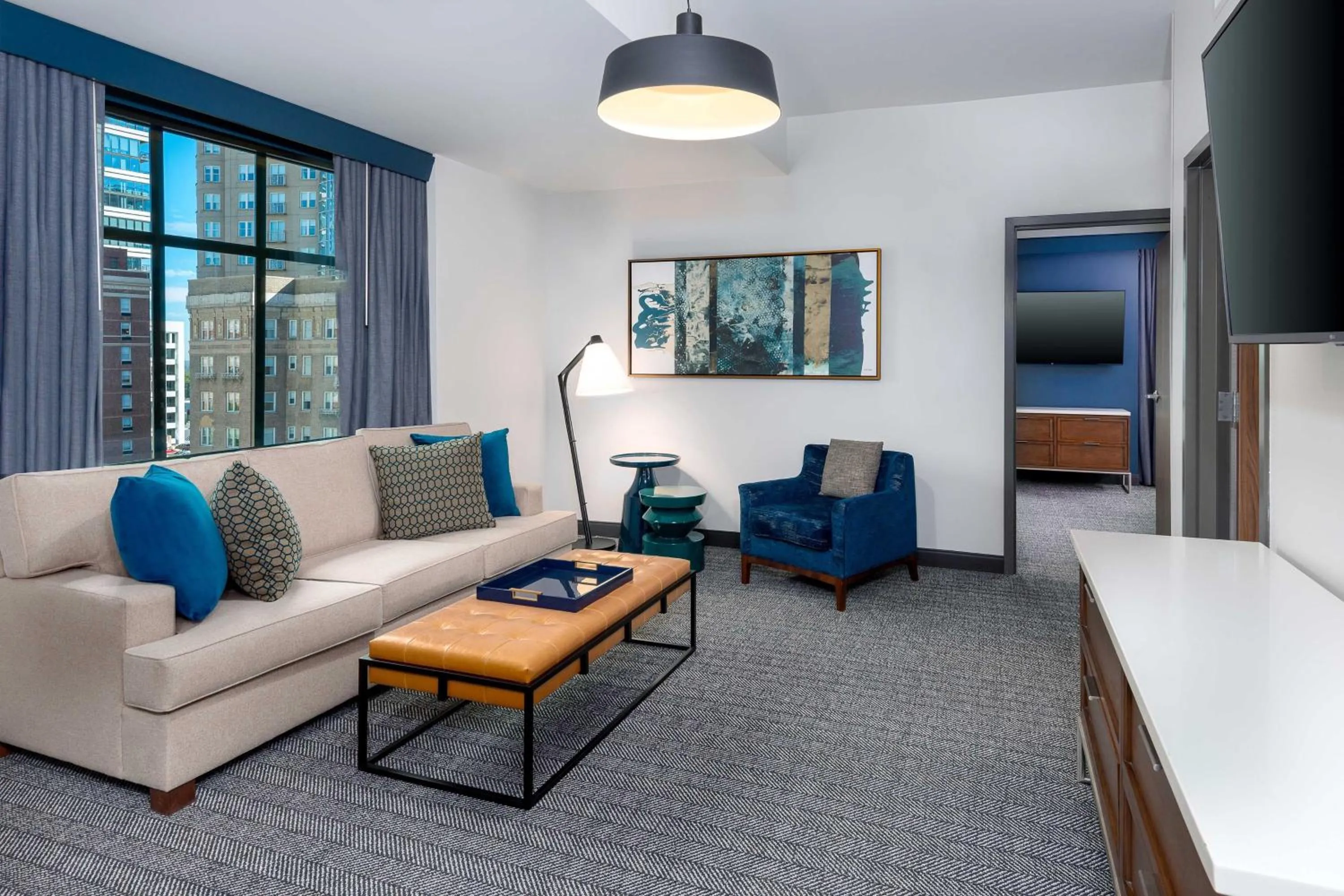 Photo of the whole room in Courtyard by Marriott Atlanta Midtown