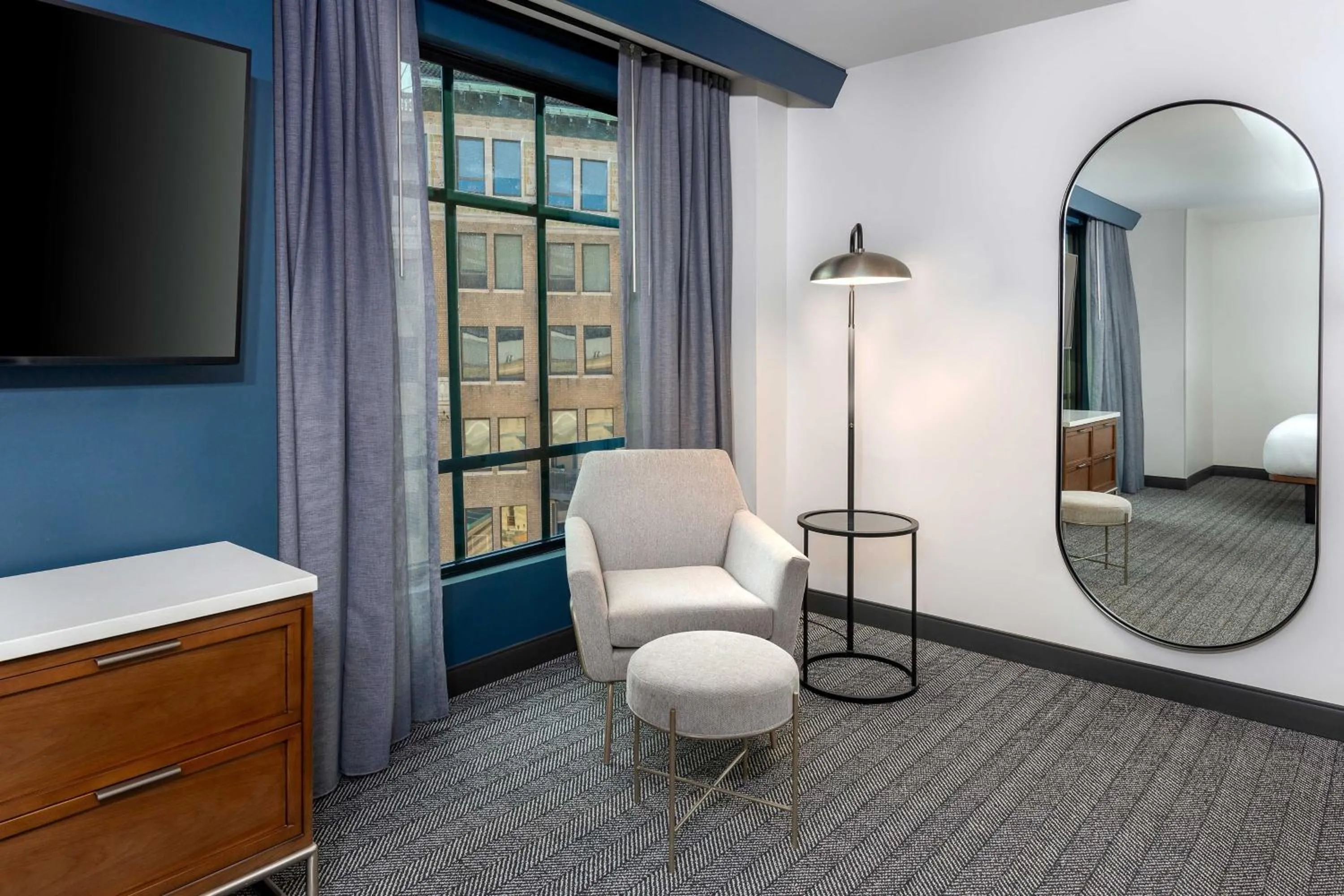 Photo of the whole room in Courtyard by Marriott Atlanta Midtown