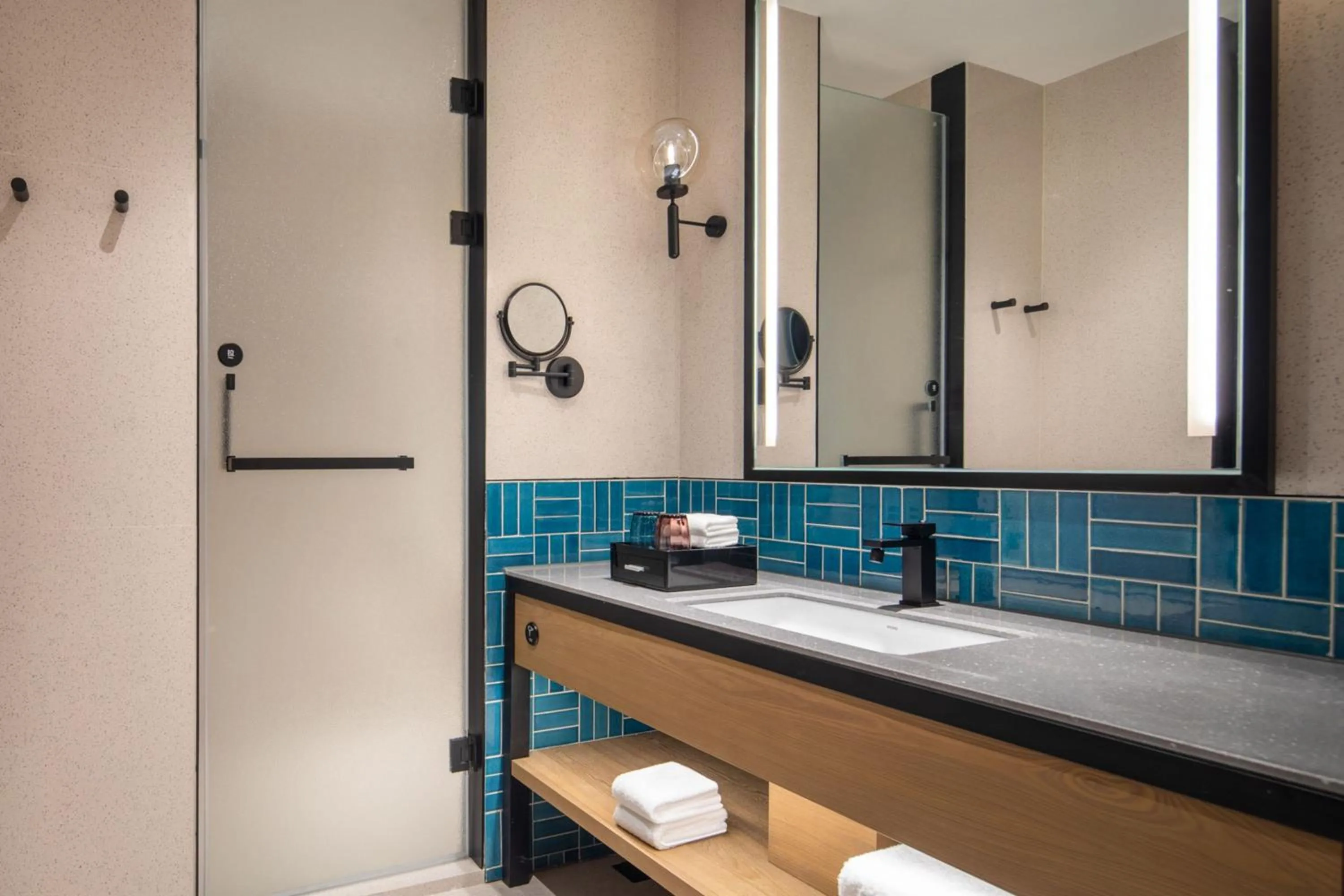 Bathroom in Four Points by Sheraton Qiandao Lake