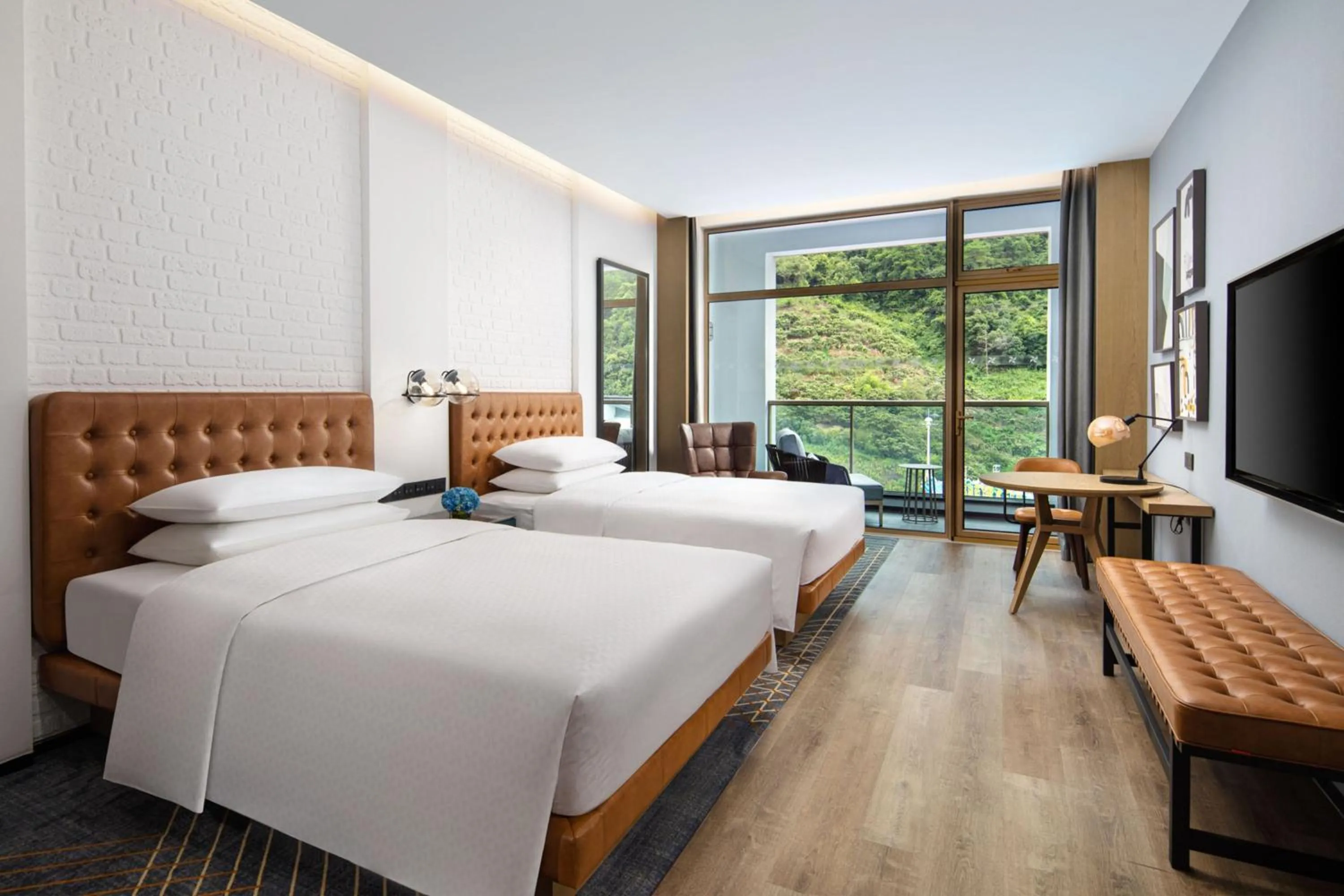 Photo of the whole room, Bed in Four Points by Sheraton Qiandao Lake
