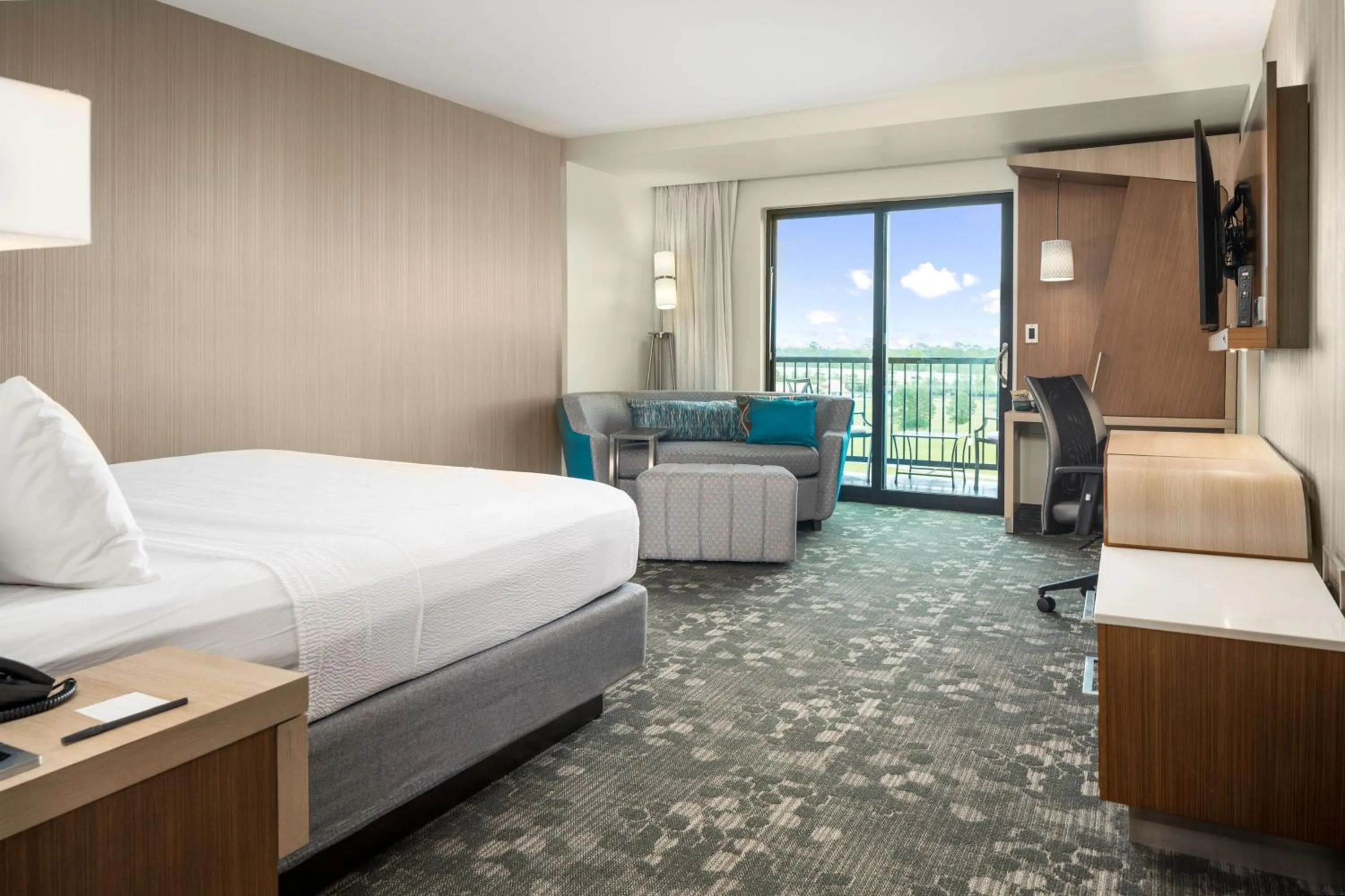 Lounge or bar, Bed in Courtyard by Marriott Houston Northeast