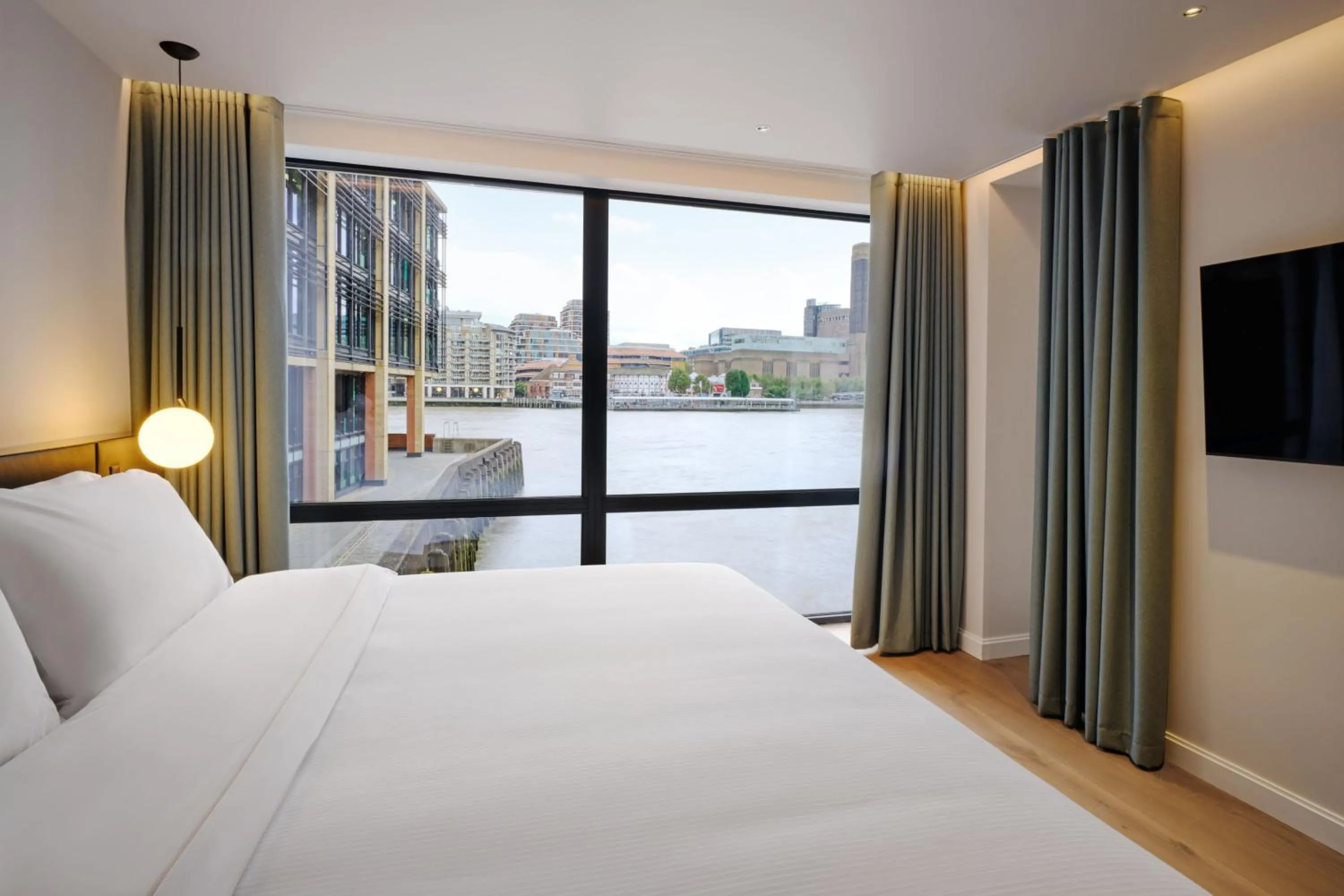 Bedroom, Bed in The Westin London City