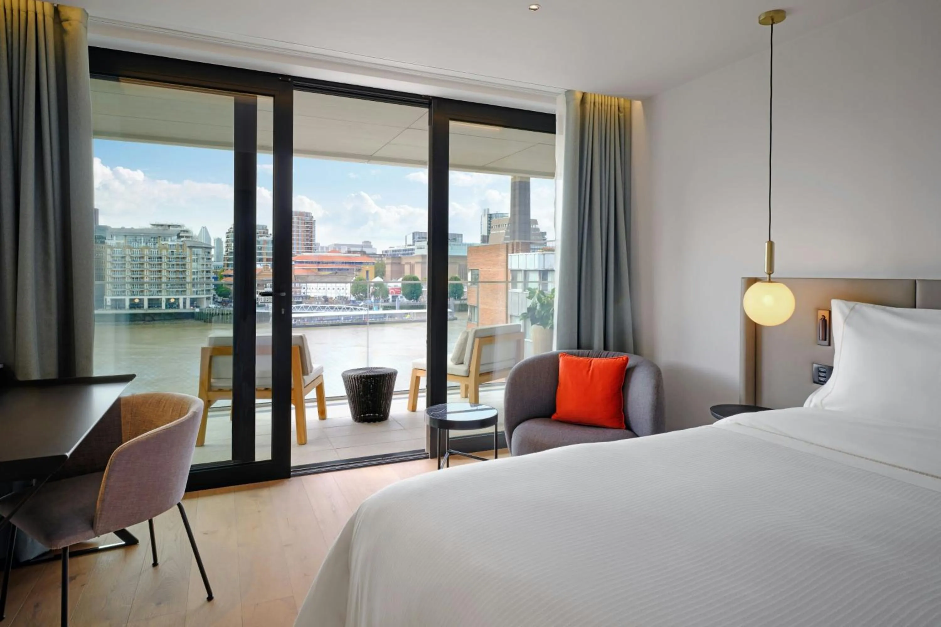 Bedroom, Bed in The Westin London City