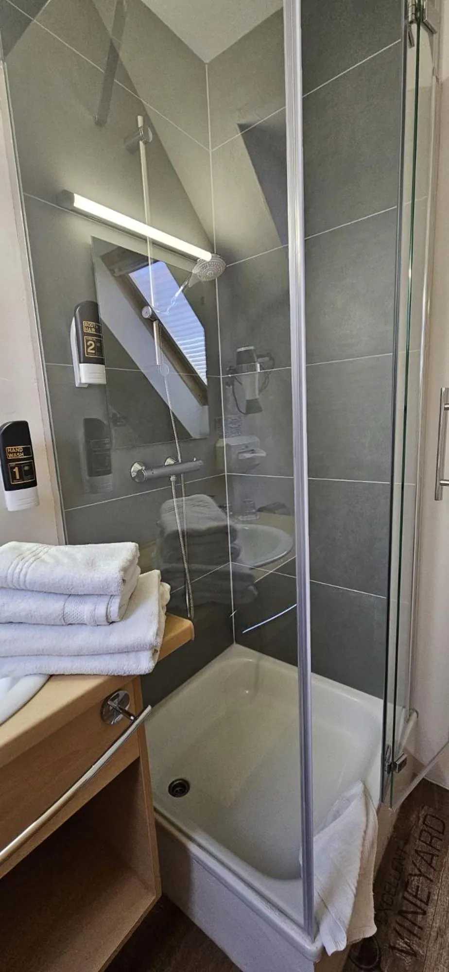 Shower in Hotel Am Deich