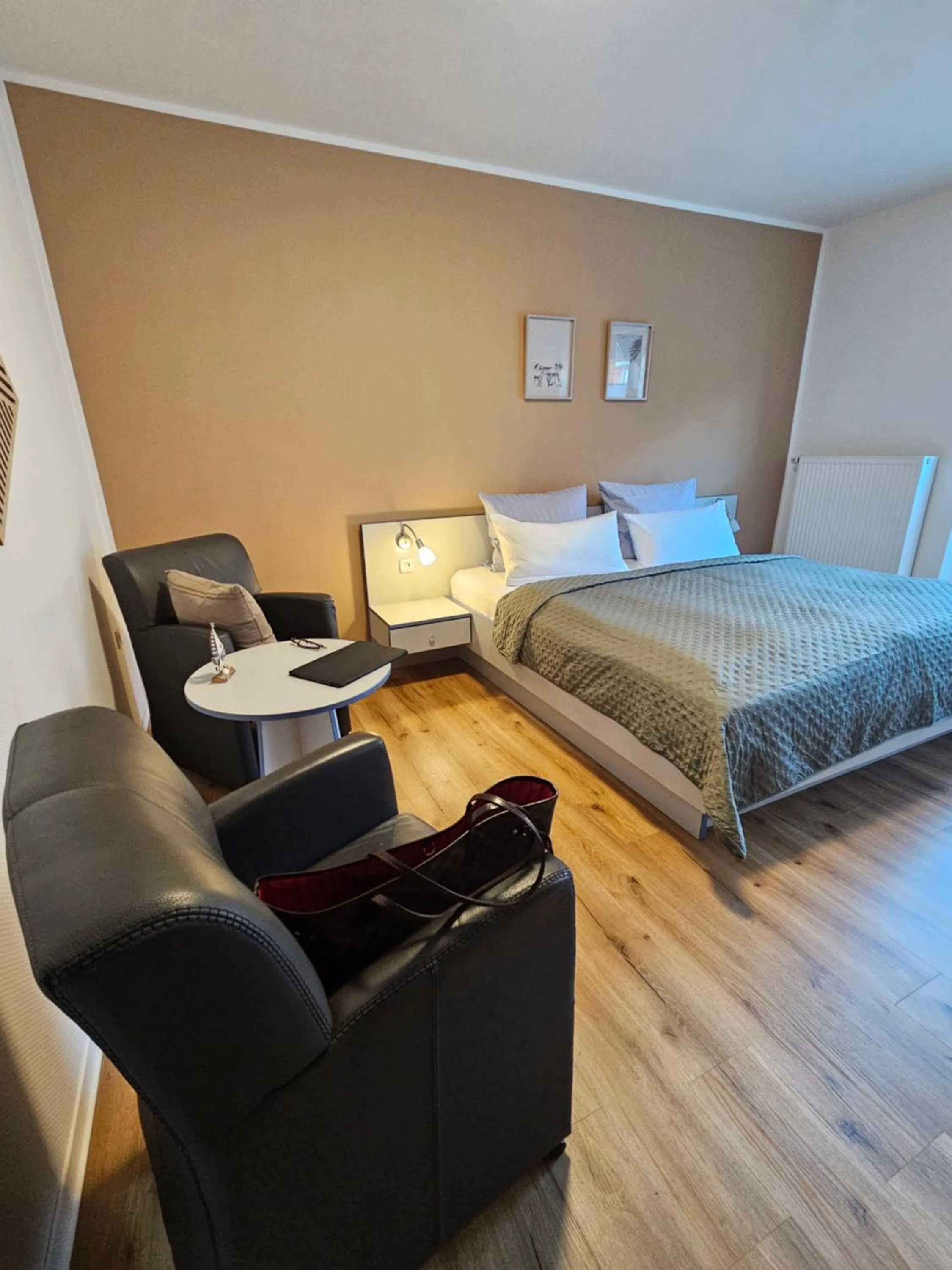 Bedroom, Bed in Hotel Am Deich