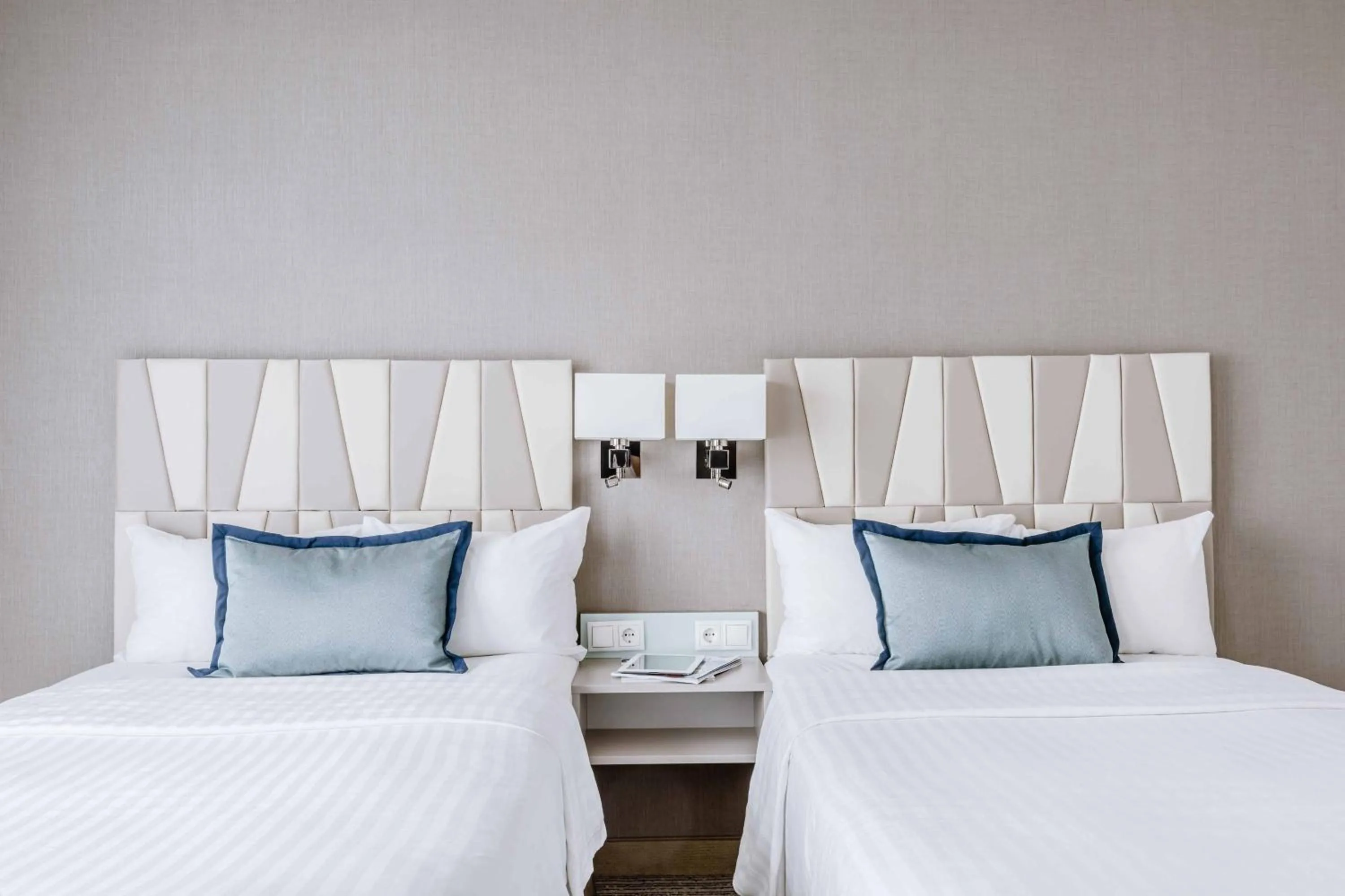 Photo of the whole room, Bed in Courtyard by Marriott Munich City Center