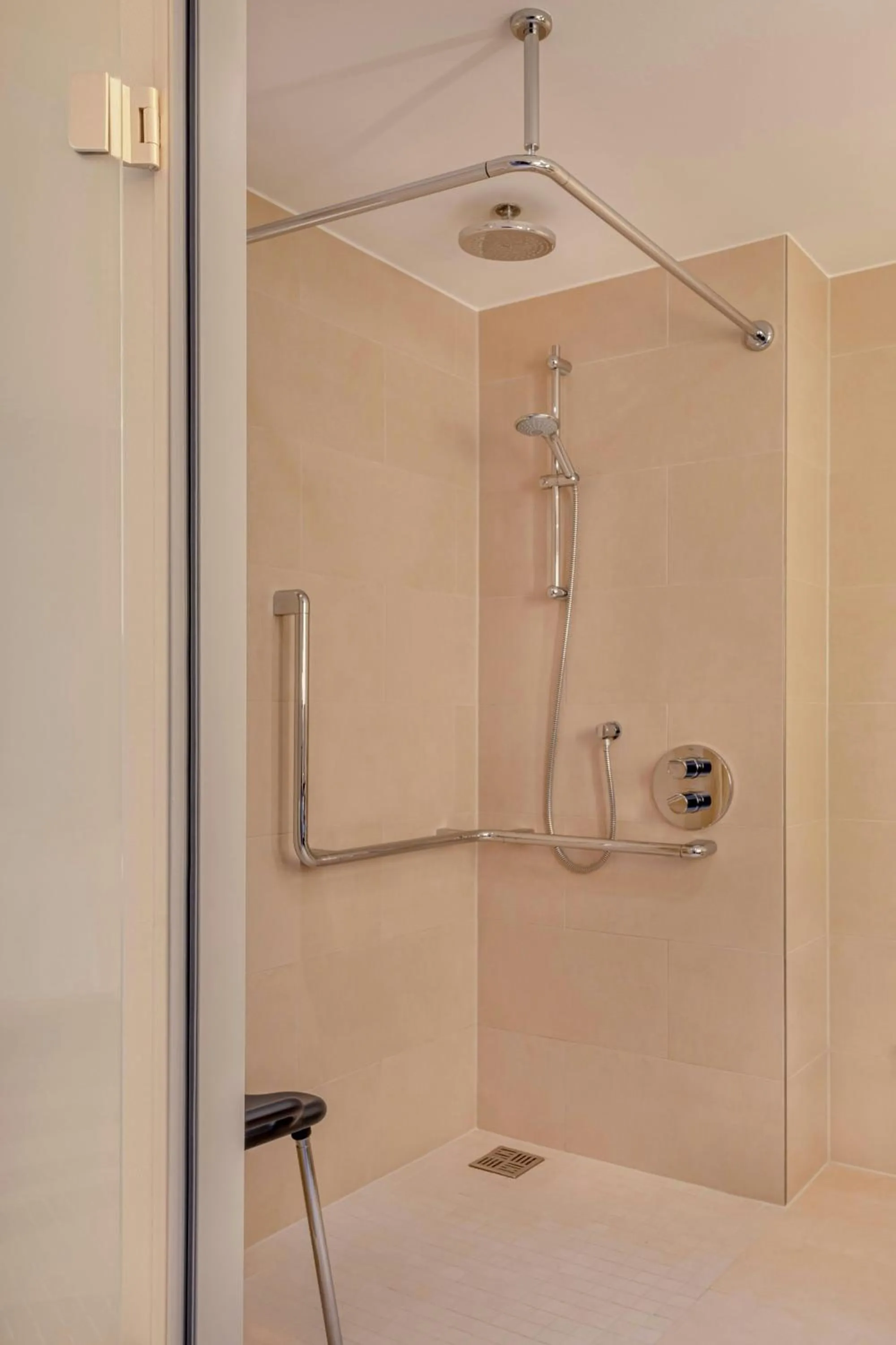 Bathroom in Munich Airport Marriott Hotel