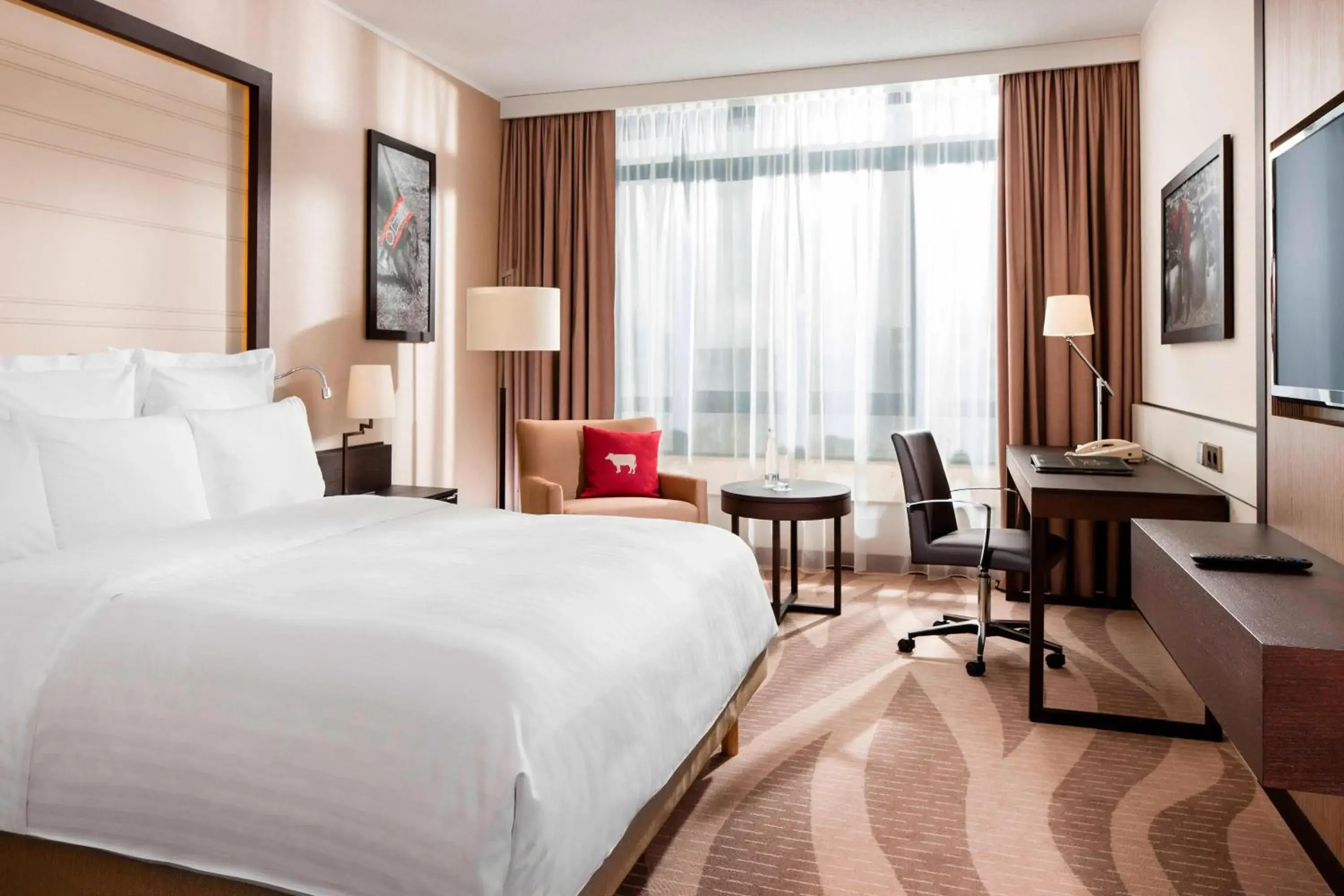 Deluxe Queen Room in Munich Airport Marriott Hotel Deluxe Queen Room in Munich Airport Marriott Hotel