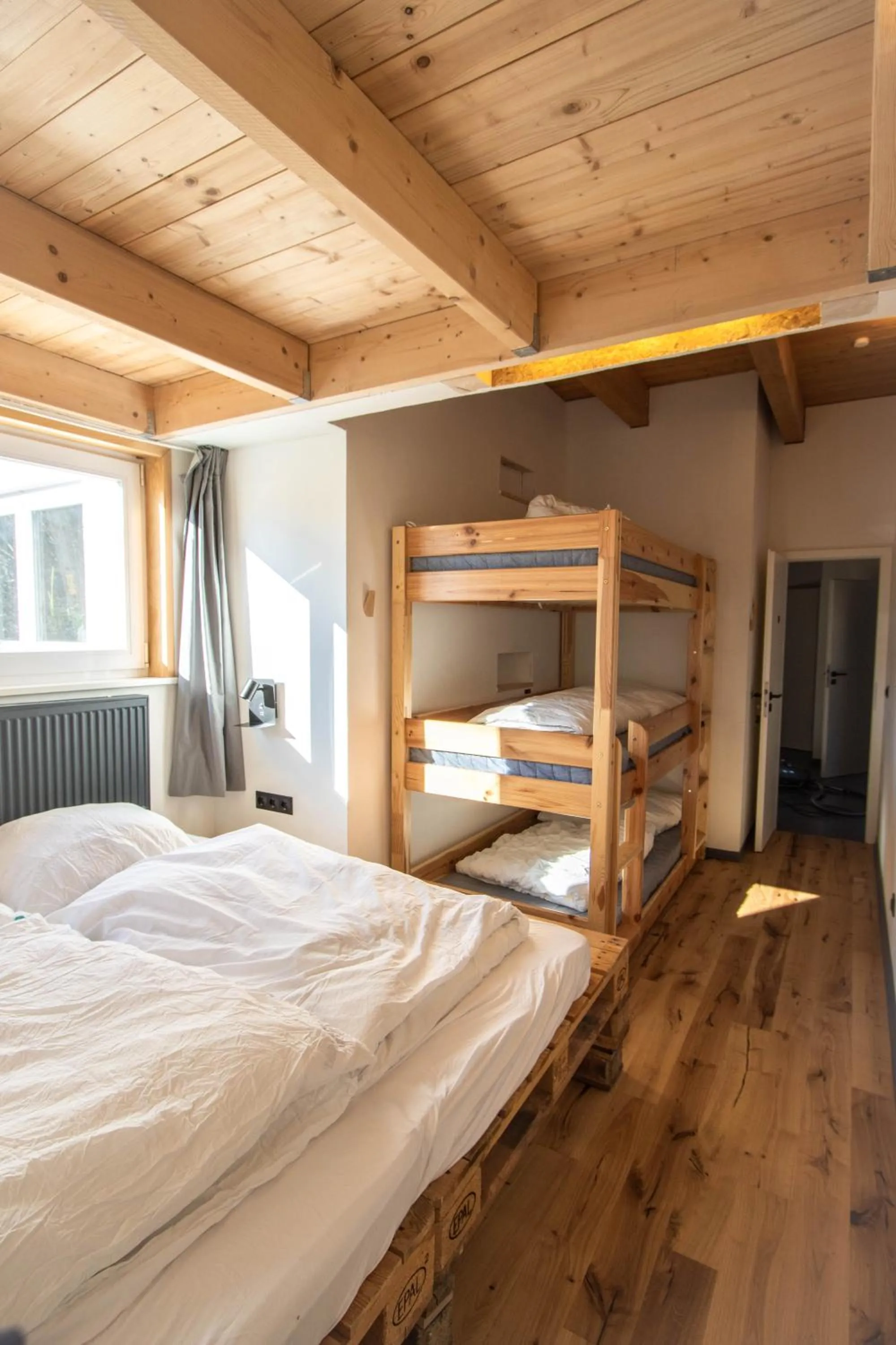 Bed in Hostel oder Ferienwohnung 1-16 Personen im BLAUEN HAUS