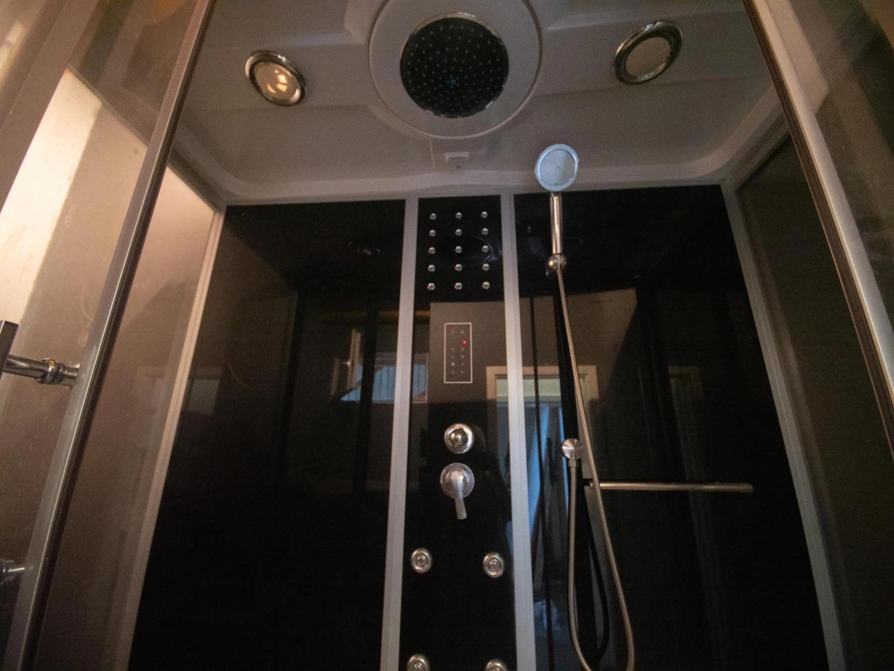 Bathroom in Hostel oder Ferienwohnung 1-16 Personen im BLAUEN HAUS