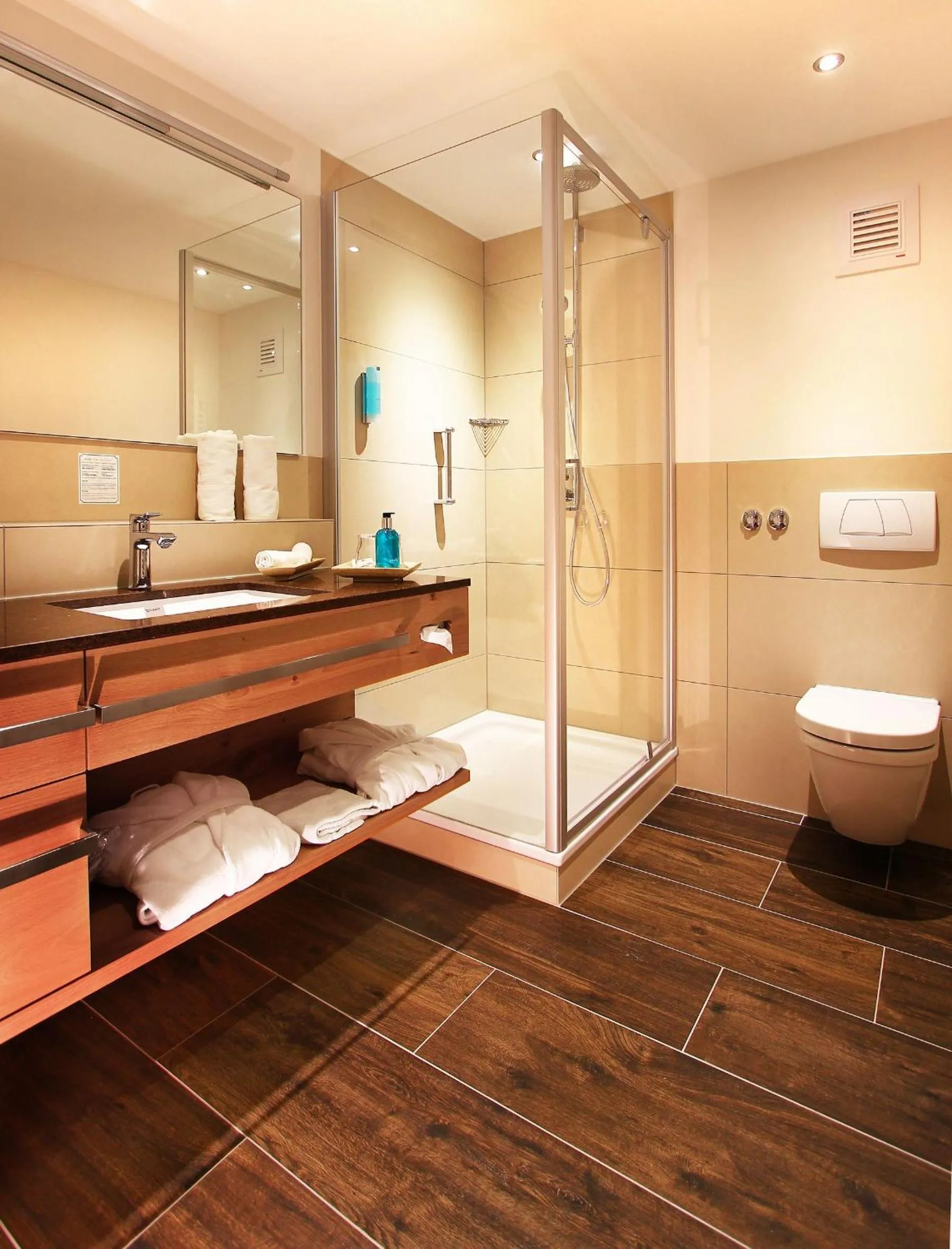 Shower, Bed in Naturparkhotel Adler